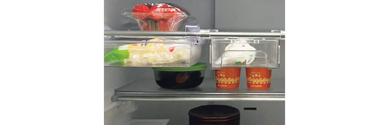 デッドスペースを生かして冷蔵庫の収納力を底上げ