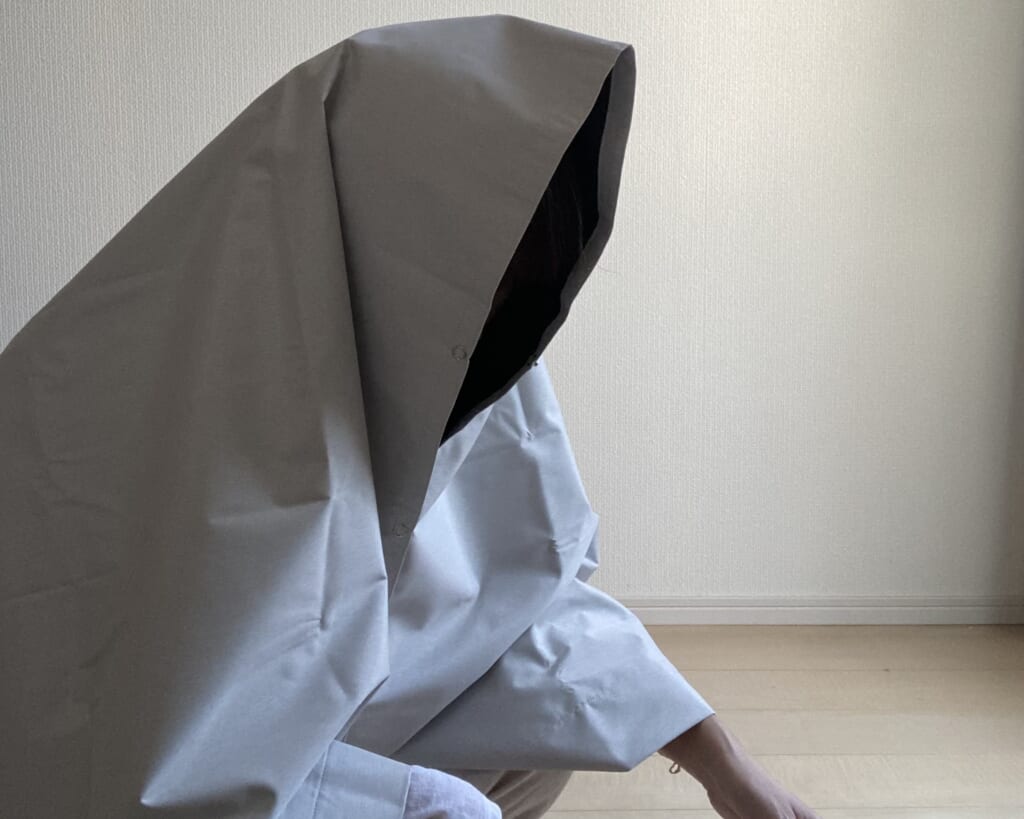 40代の紫外線対策、日差しから広範囲の肌を守るサンバリア100の「ワイド・ナガシカク」着画。信頼できる紫外線予防。