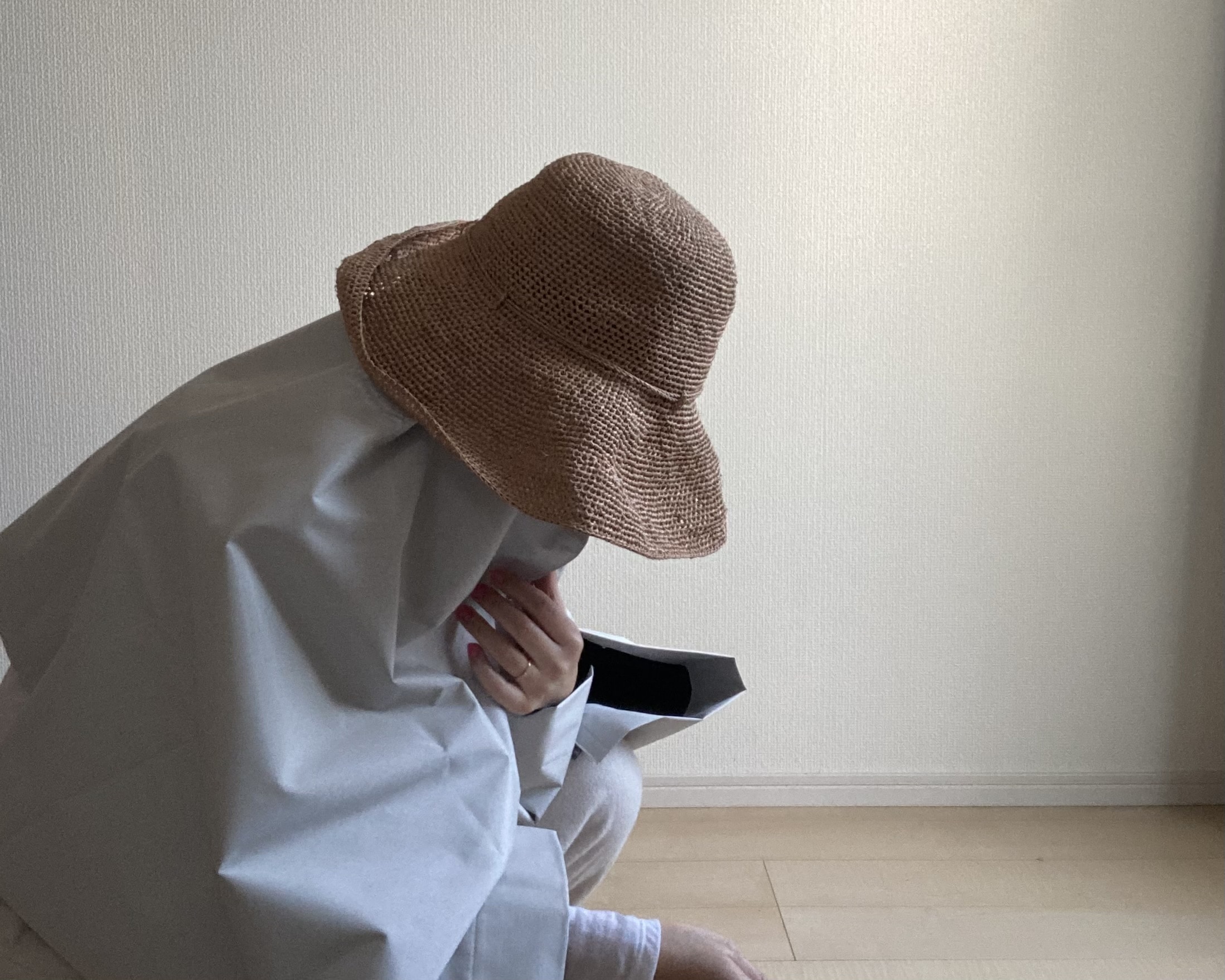 安全面から日傘をさすことを禁止されている場面やレジャーにもおすすめの紫外線対策グッズ紹介。自転車に乗る時におすすめの紫外線対策。