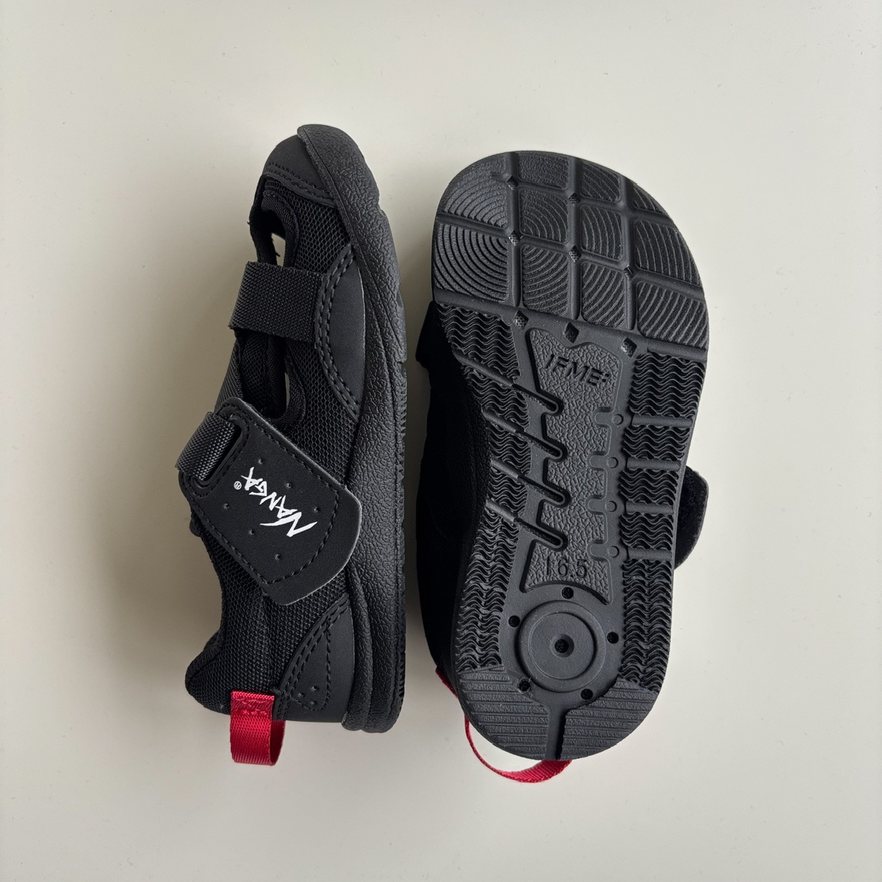 NANGA×IFME キネティックウォーターサンダル側面と底の写真