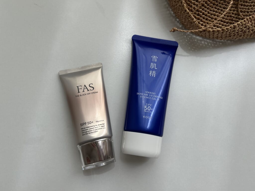 紫外線対策日焼け止め、人気の「FAS（ファス）ザ ブラック デイ クリーム」＆息子と兼用スーパーウォータープルーフの「雪肌精 スキンケア UV エッセンス ジェル N」紹介。