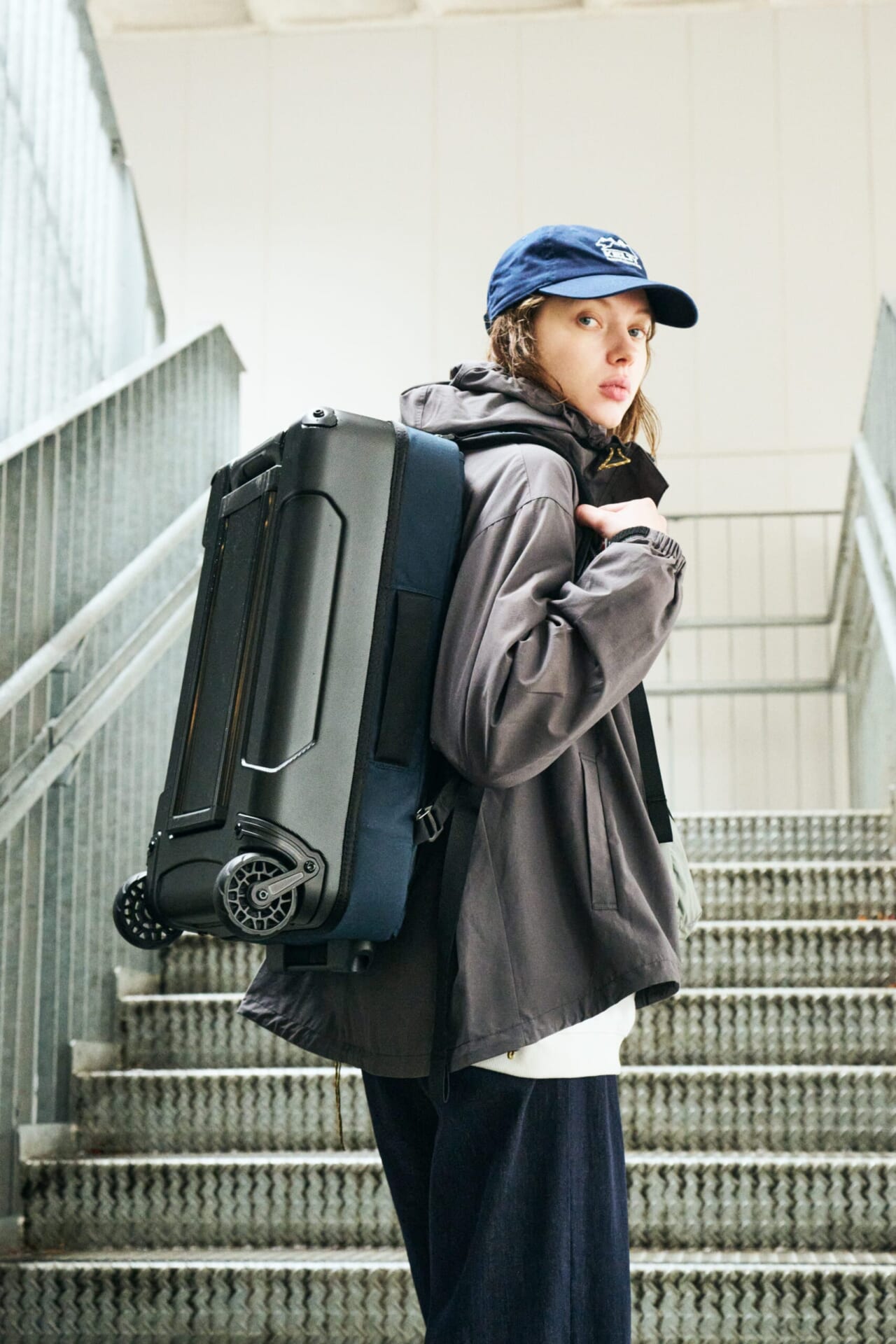 2ウィールズ キャリーを背負った状態