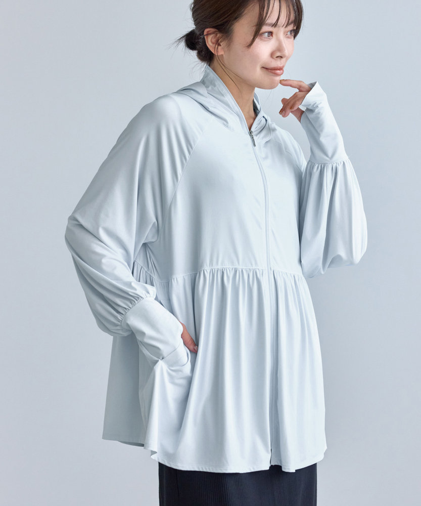 絶対焼けたくないUVパーカー　ライトブルー着用