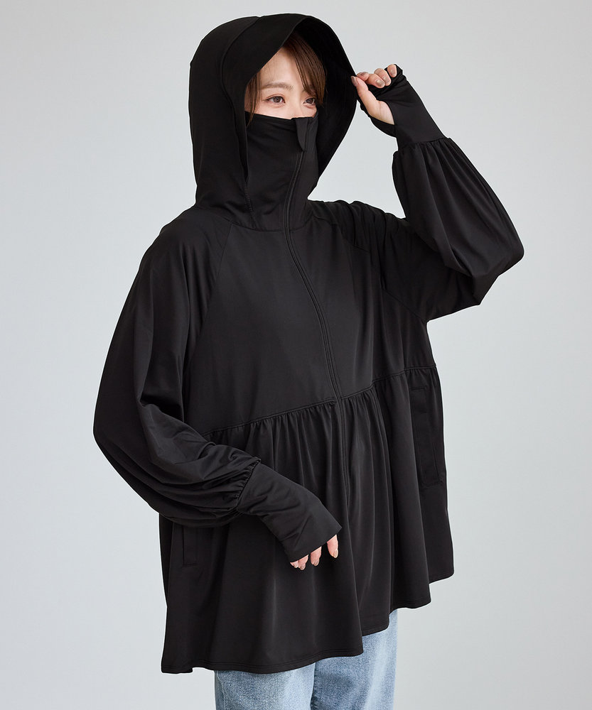 絶対焼けたくないUVパーカー　ブラック着用