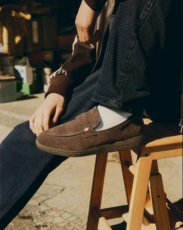 アディダス オリジナルス ハンドボール スペツィアル ローファー　デニムコーデ