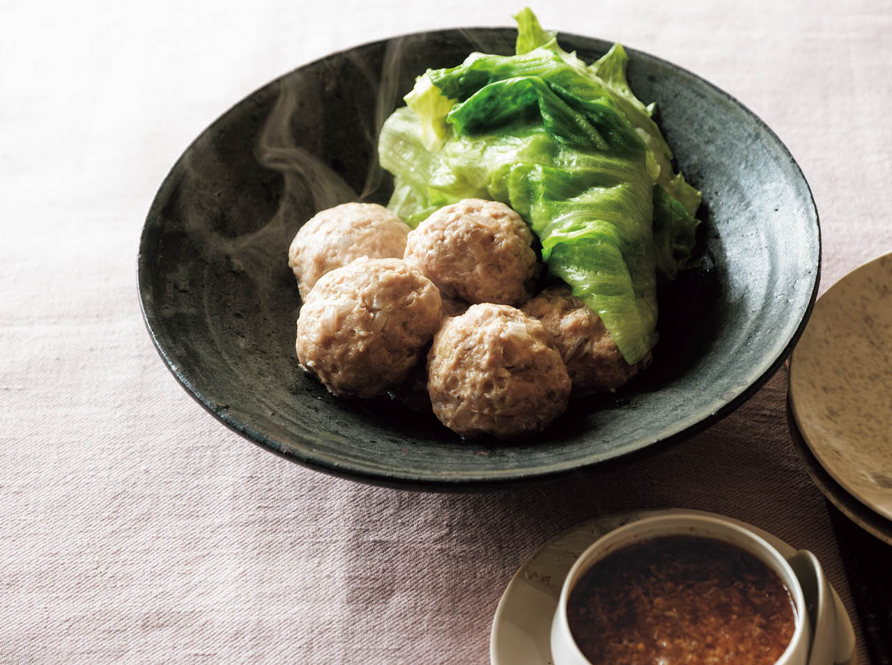 鶏だんごとレタスのさっぱり蒸し
