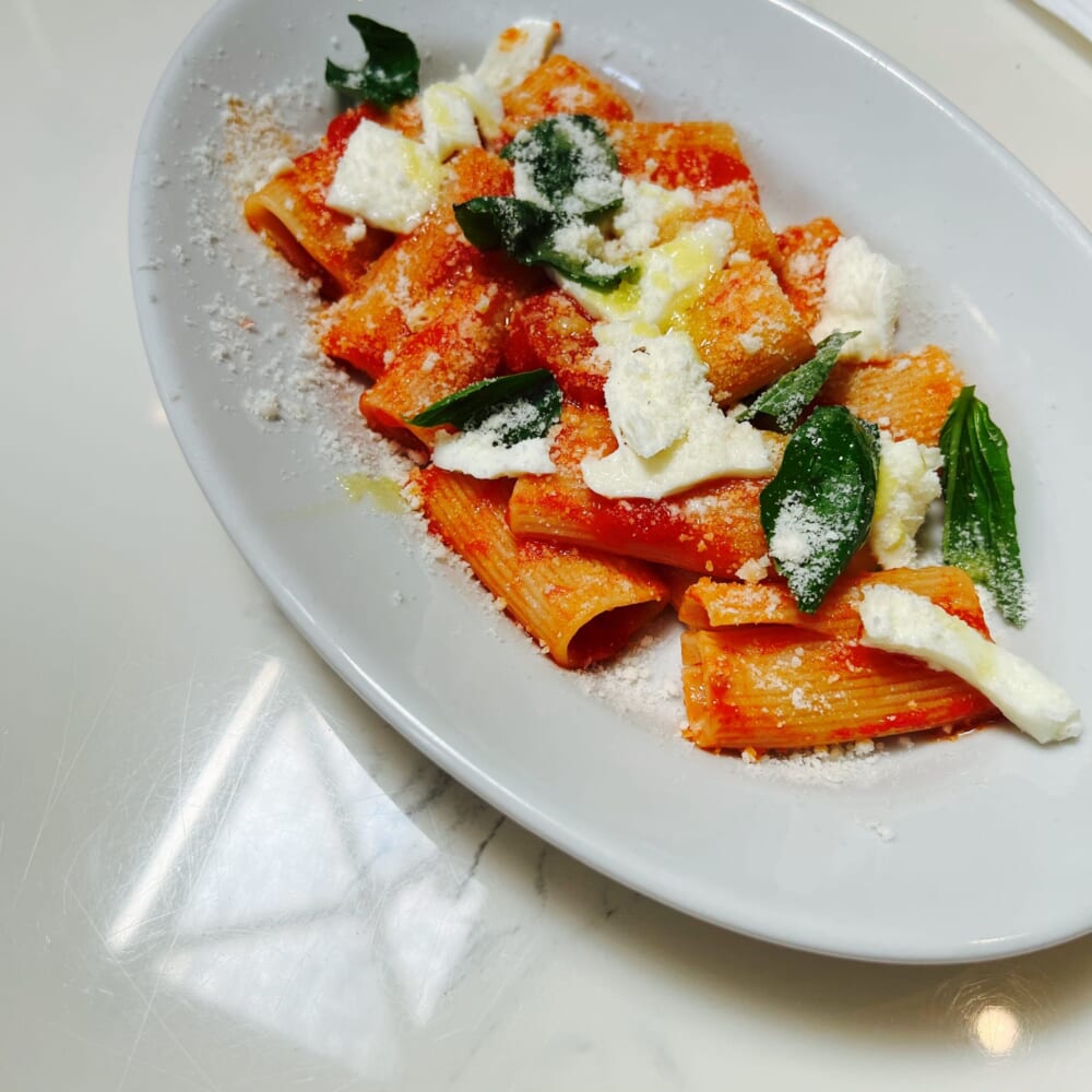 トマトとモッツァレラのパスタ 神奈川 平塚 Trattoria e pizzeria JAMMO ピザ パスタ