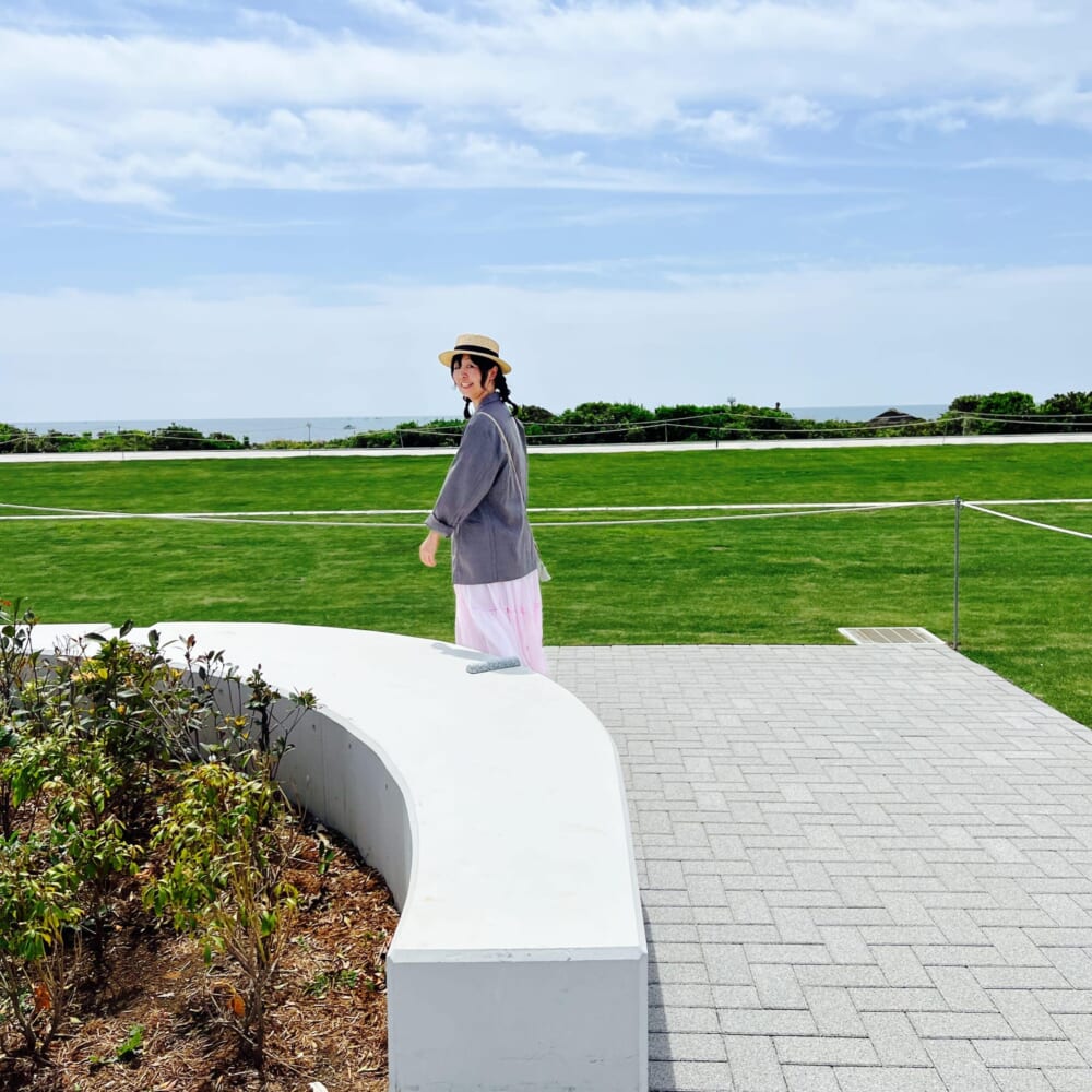 オーシャンビュー 芝生広場 海辺の公園「ひらつかシーテラス」 神奈川県平塚市