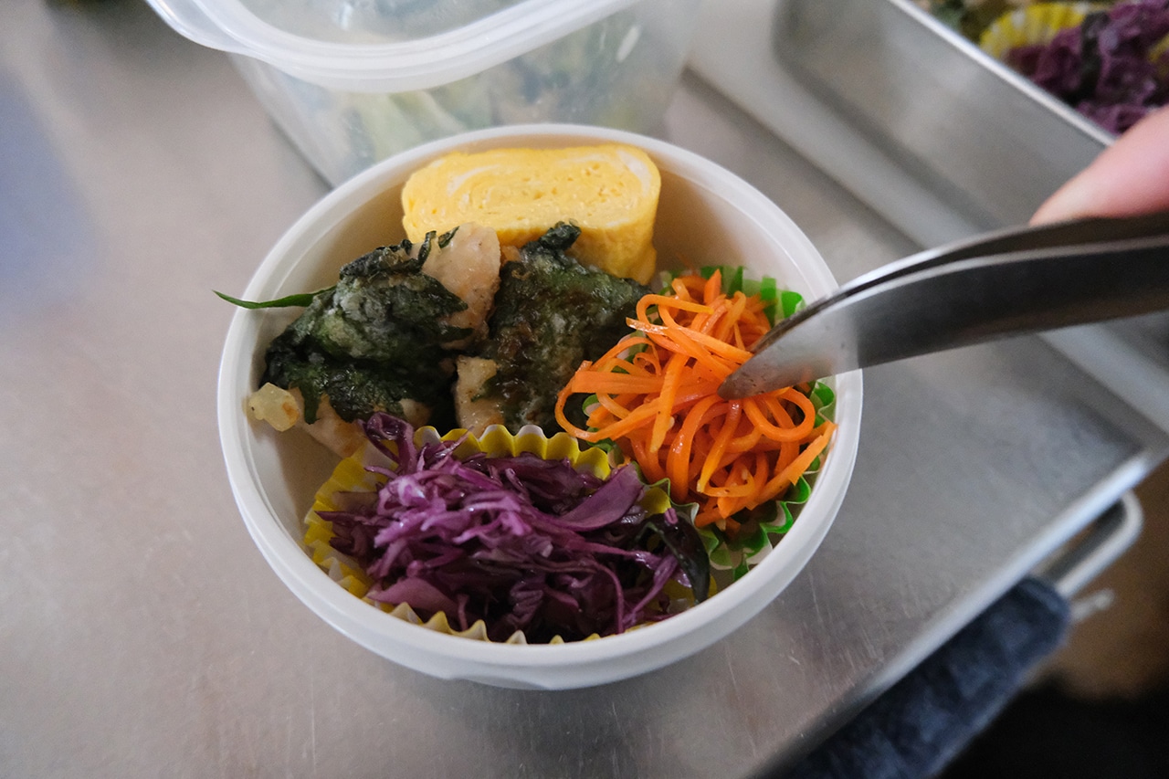 ステンレス つまめるミニトング使用シーン