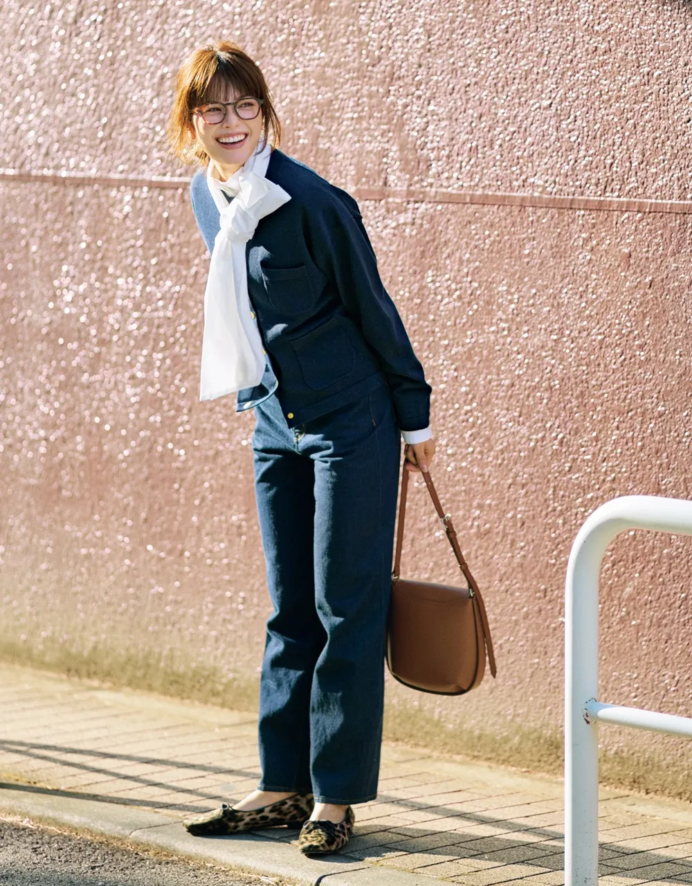 【GU】「ハイライズストレートジーンズ」インディゴデニムのコーデ