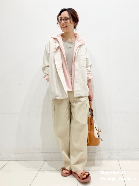 「ポケッタブルUVカットパーカ/NANODESIGN」ピンクを使った春コーデ