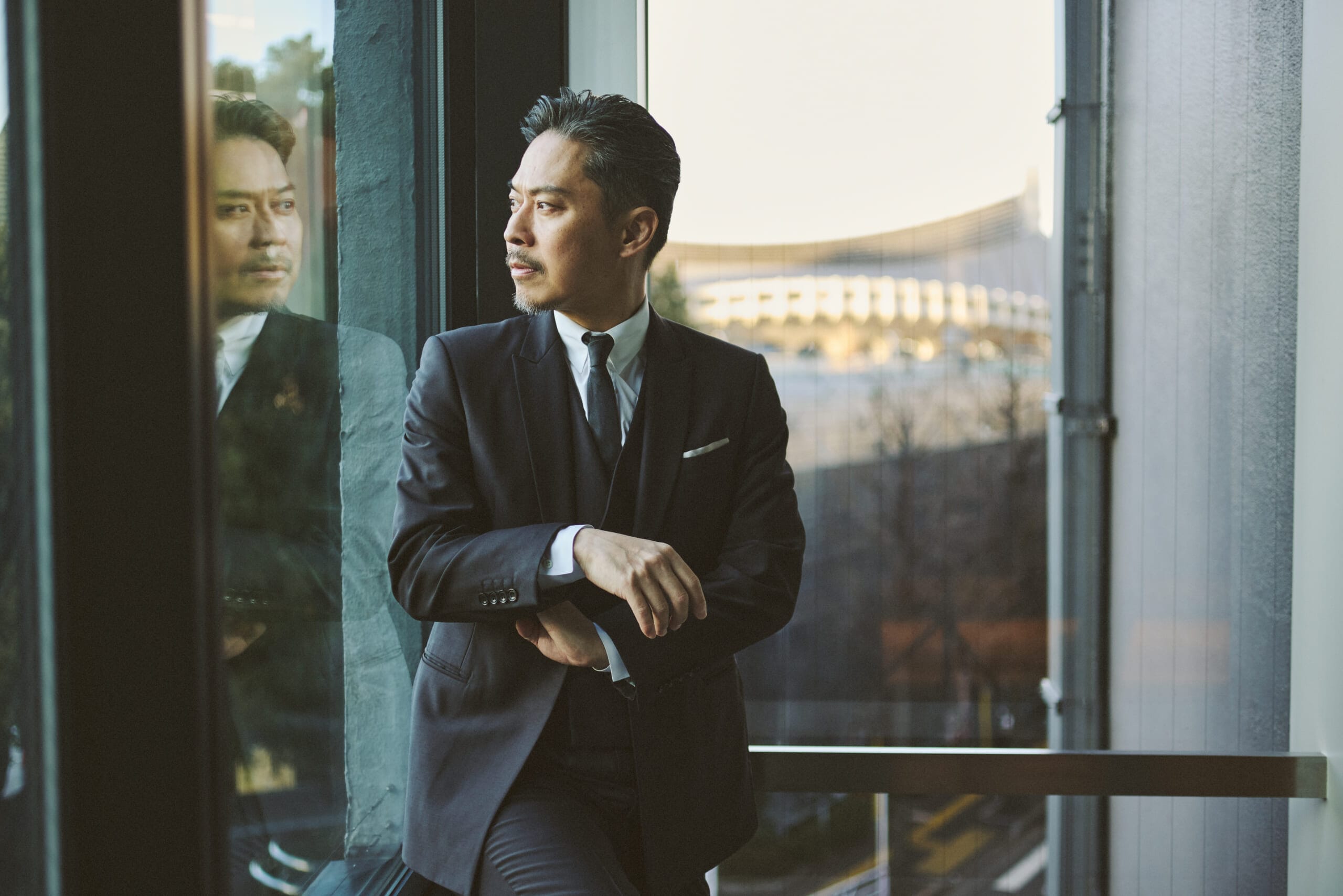 「バチェロレッテ・ジャパン」シーズン４配信開始。今回で進行役を卒業する坂東工さんのポートレート　旅をふりかえる