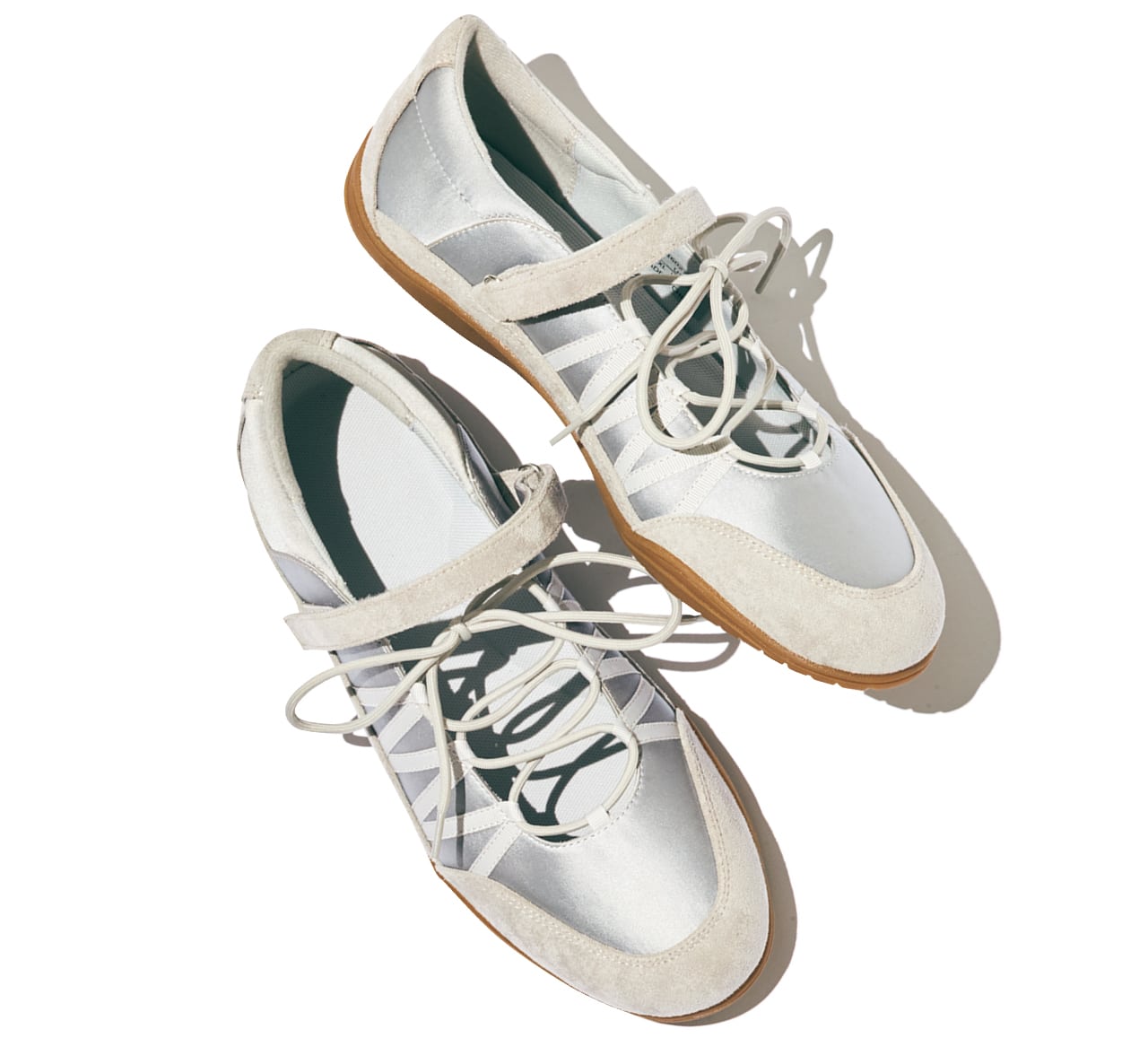 ［レースアップバレエスニーカー］￥2990／ジーユー