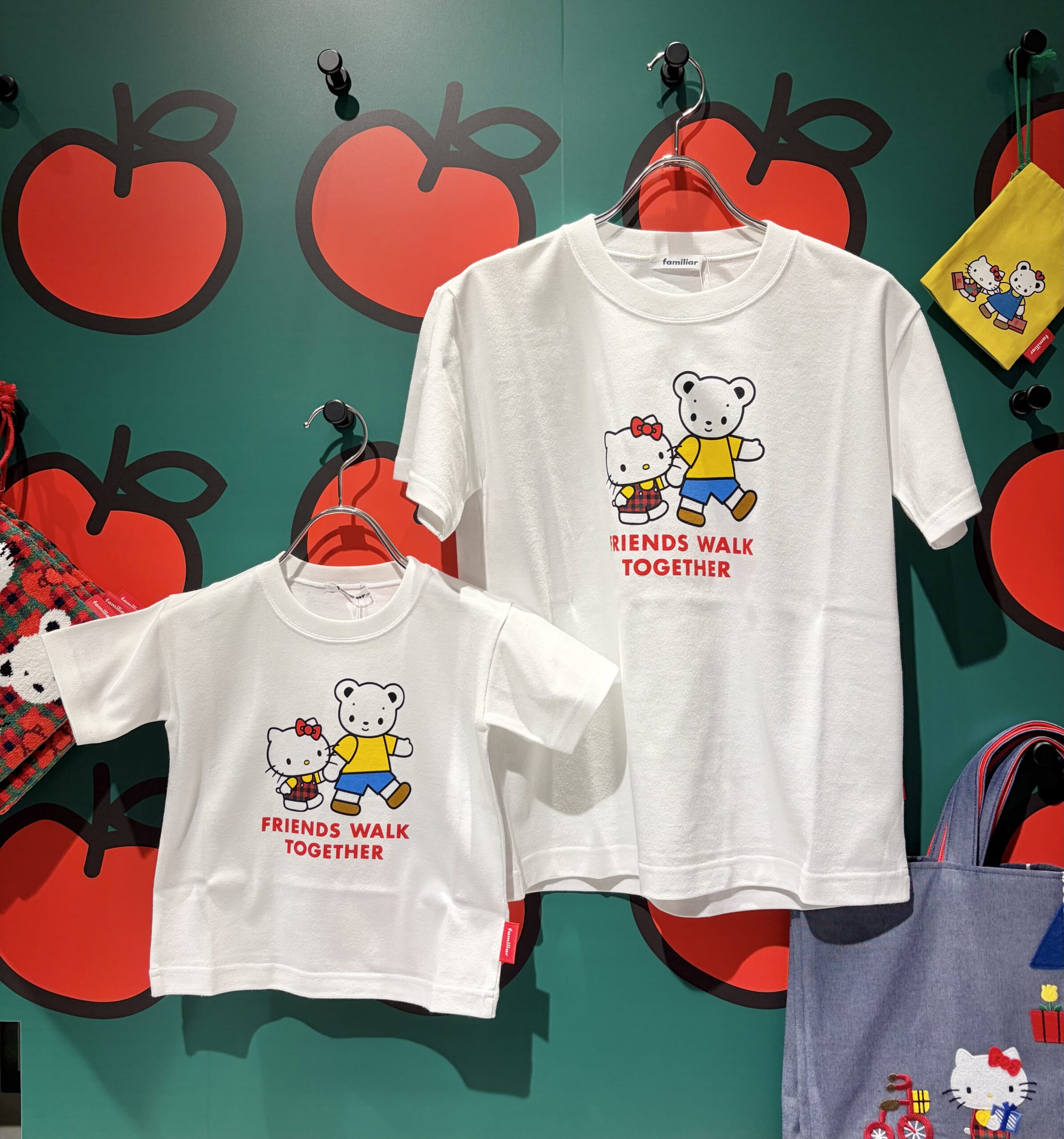 ハローキティ×ファミリアのTシャツ