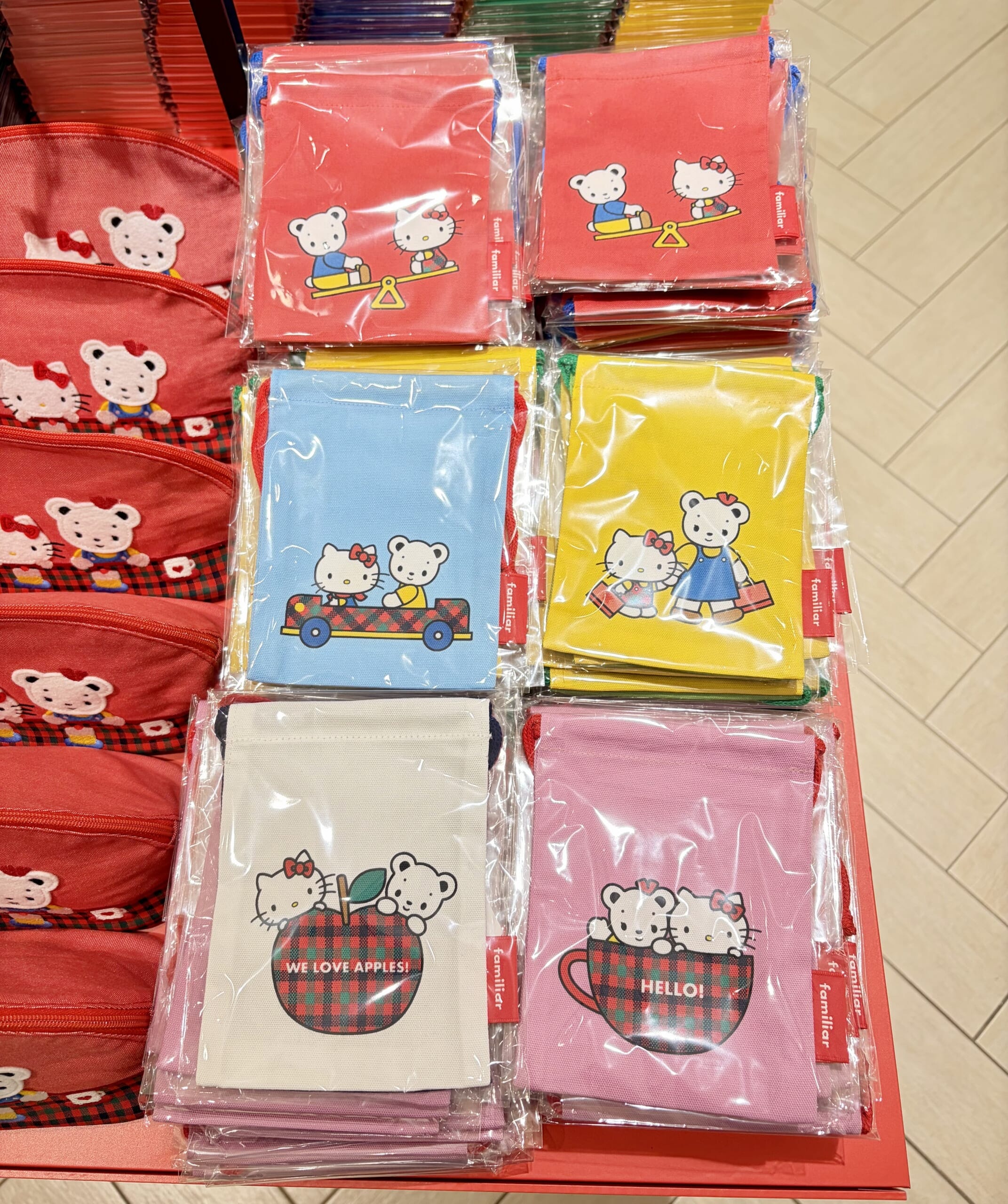 ハローキティ×ファミリアのミニ巾着