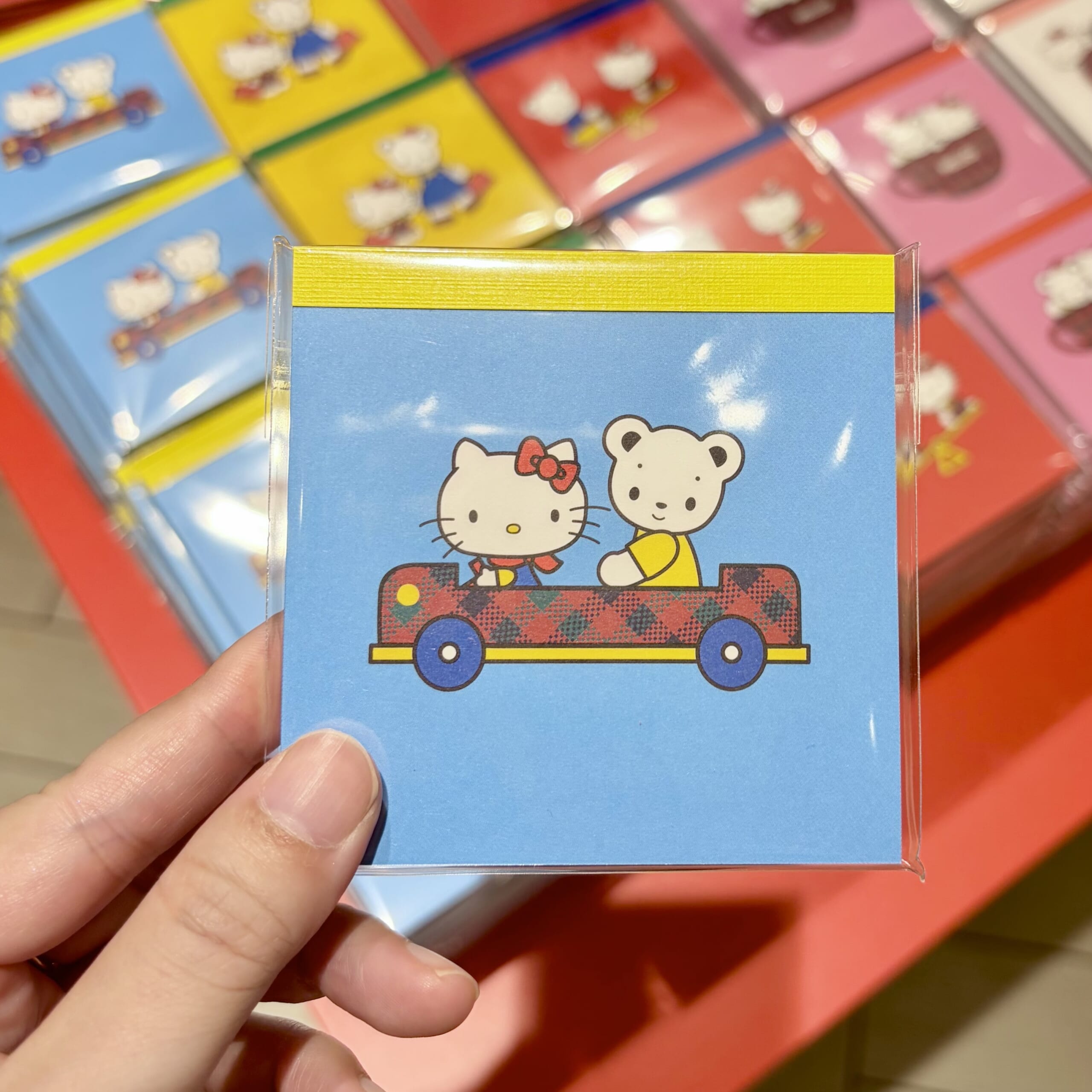 ハローキティ×ファミリアのメモ帳ブルー