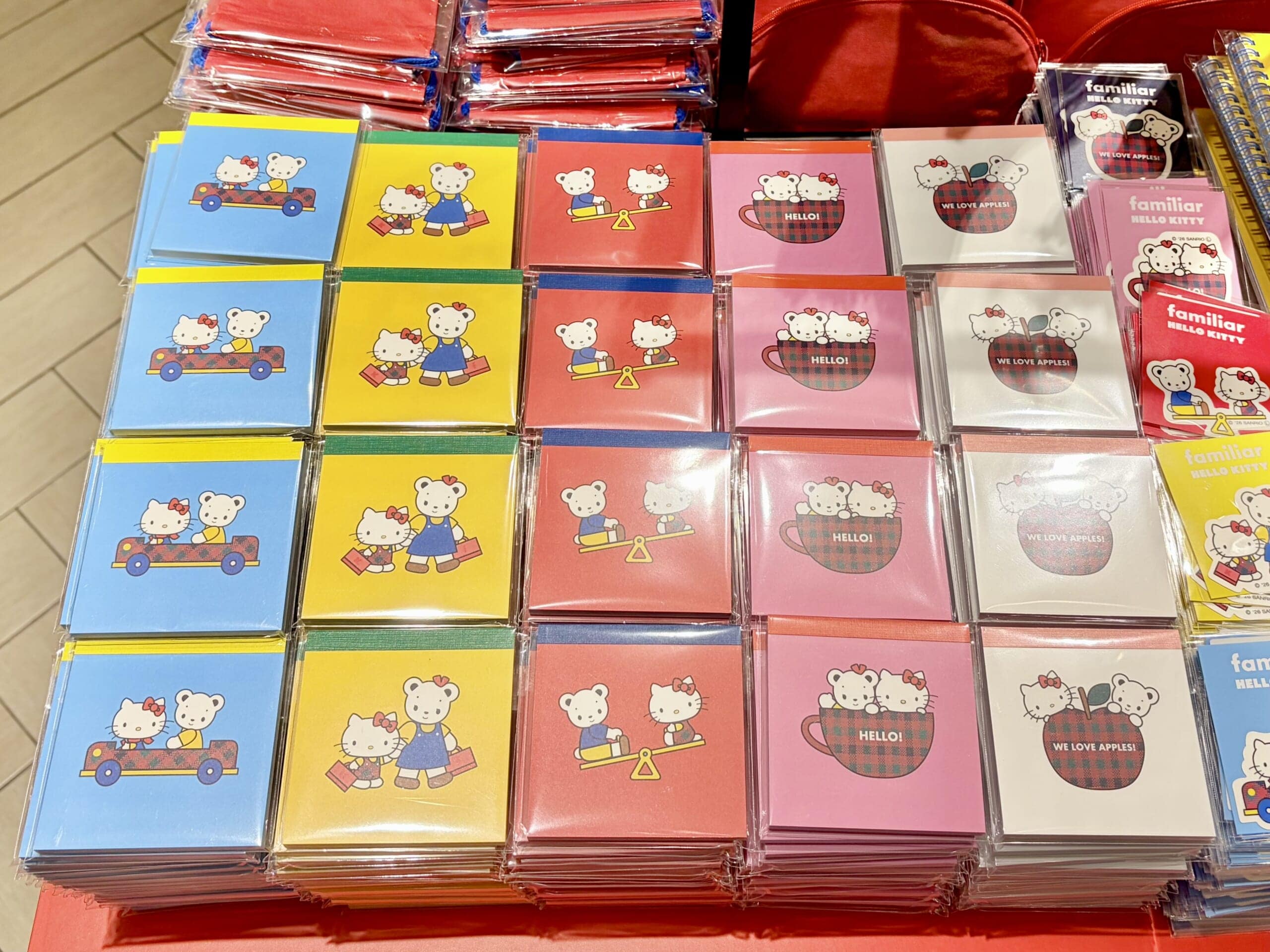 ハローキティ×ファミリアのメモ帳