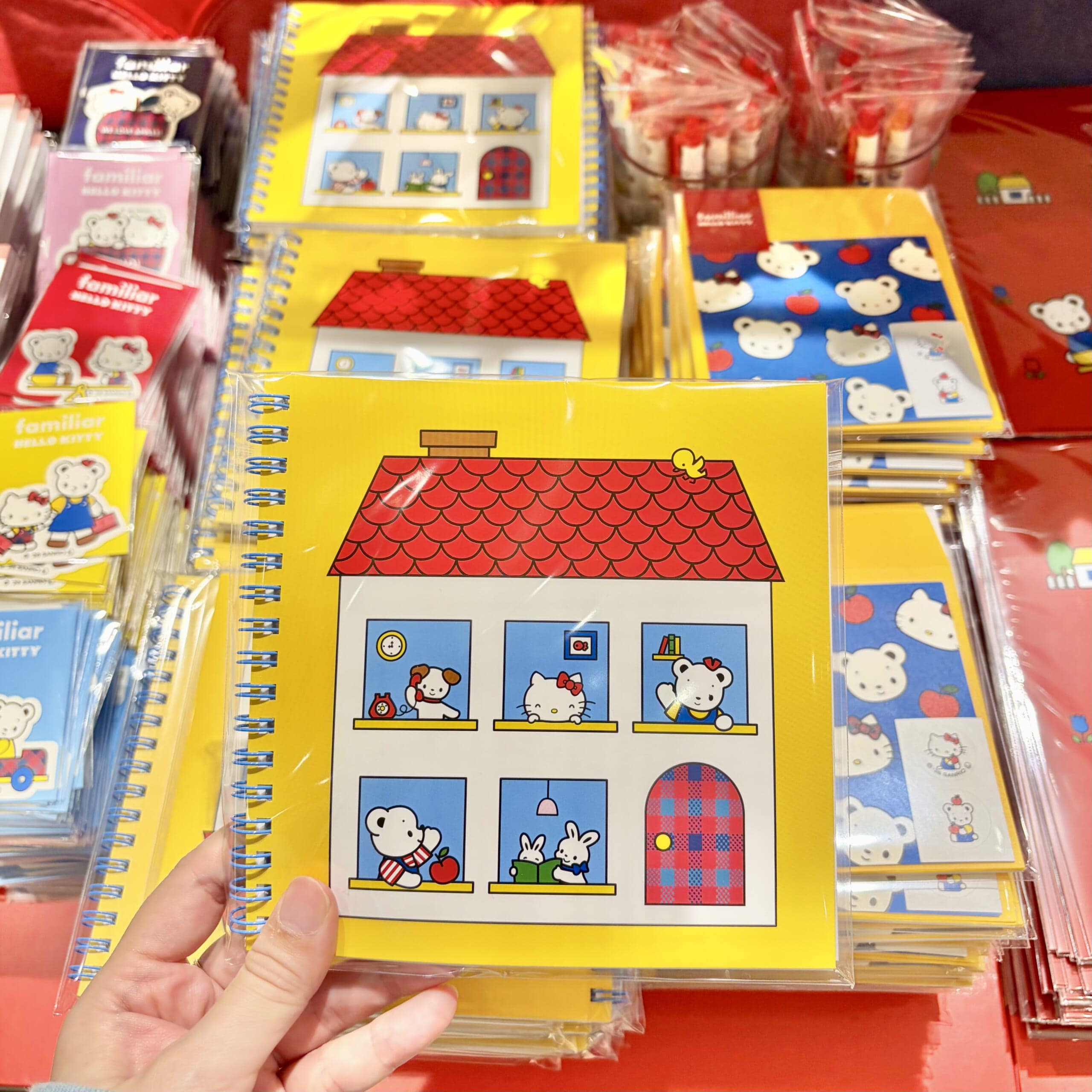 ハローキティ×ファミリアのリングノート