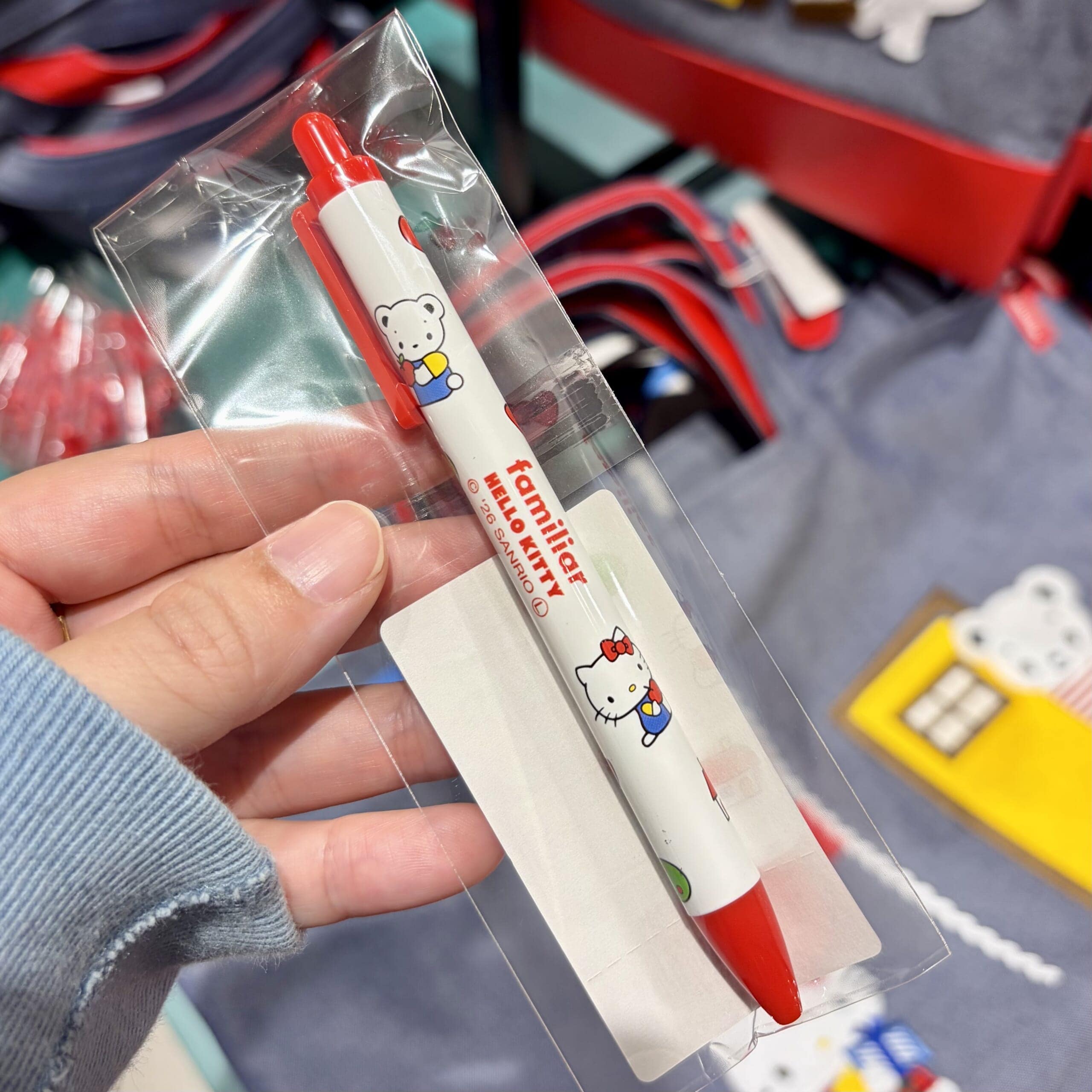 ハローキティ×ファミリアのボールペン