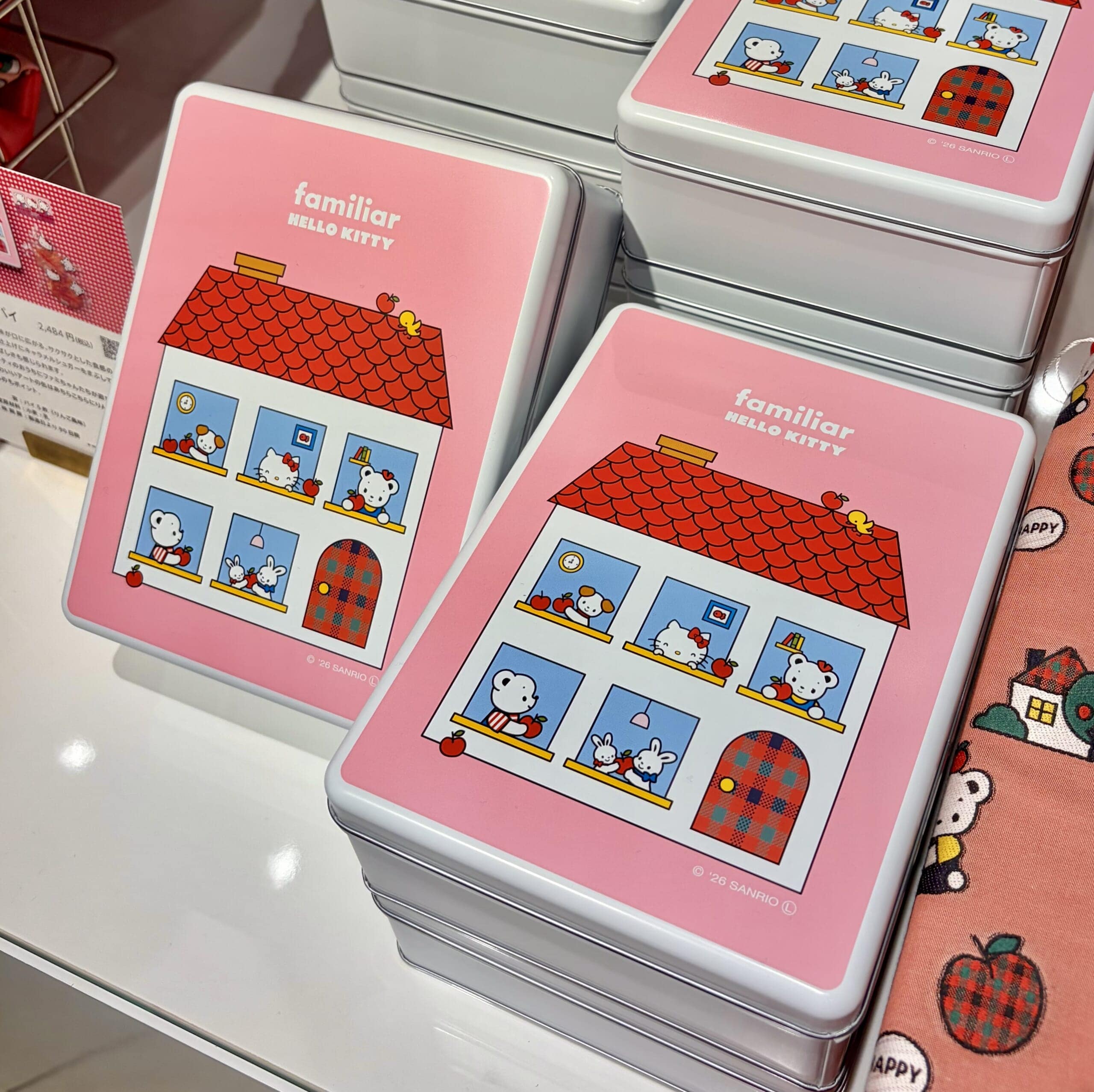 ハローキティ×ファミリアのりんごパイ