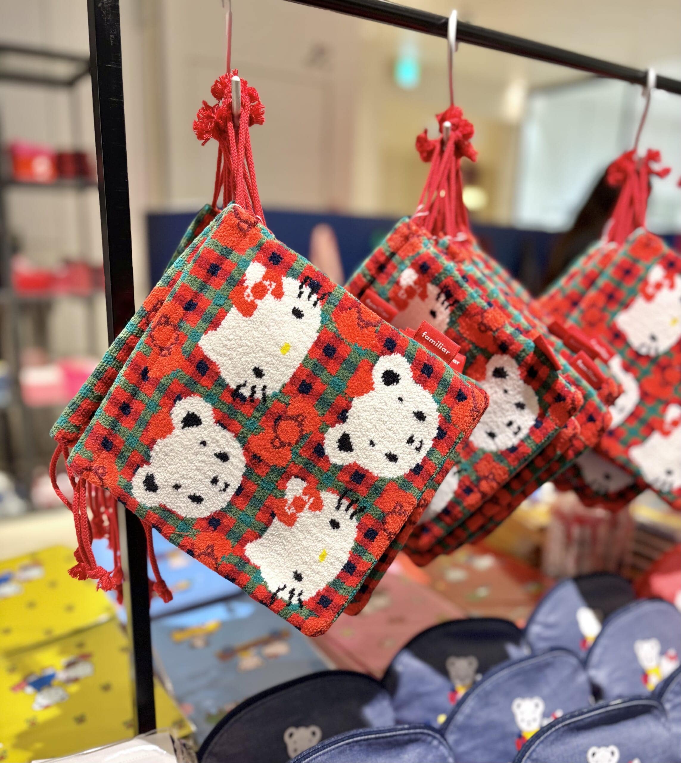 ハローキティ×ファミリアの巾着