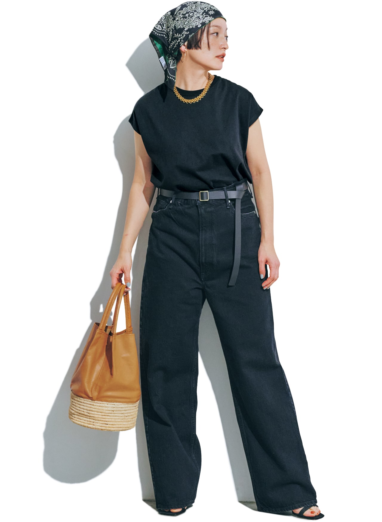 高山都さんの12closet（トゥエルブクローゼット）【洗える】大人に似合う・巾着つき USAコットン フレンチスリーブTシャツ（2枚入り） ブラックのコーデ