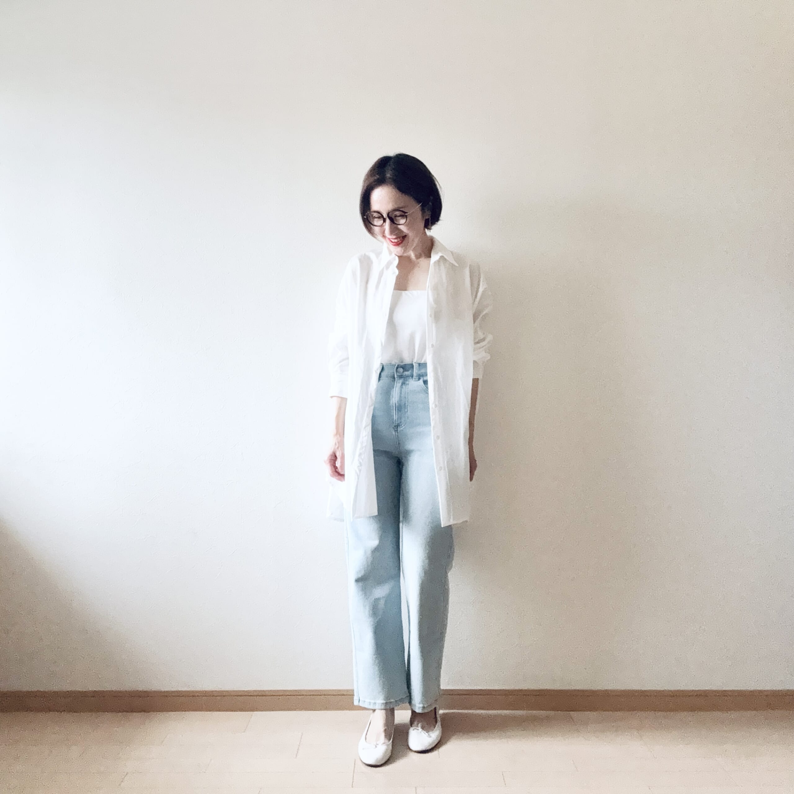 mizuiro ind　シャツ
UNIQLO エアリズムコットンブラチューブトップ
coca ムーヴデニムストレートパンツ ライトブルー Sサイズ　
シューズ：Repetto