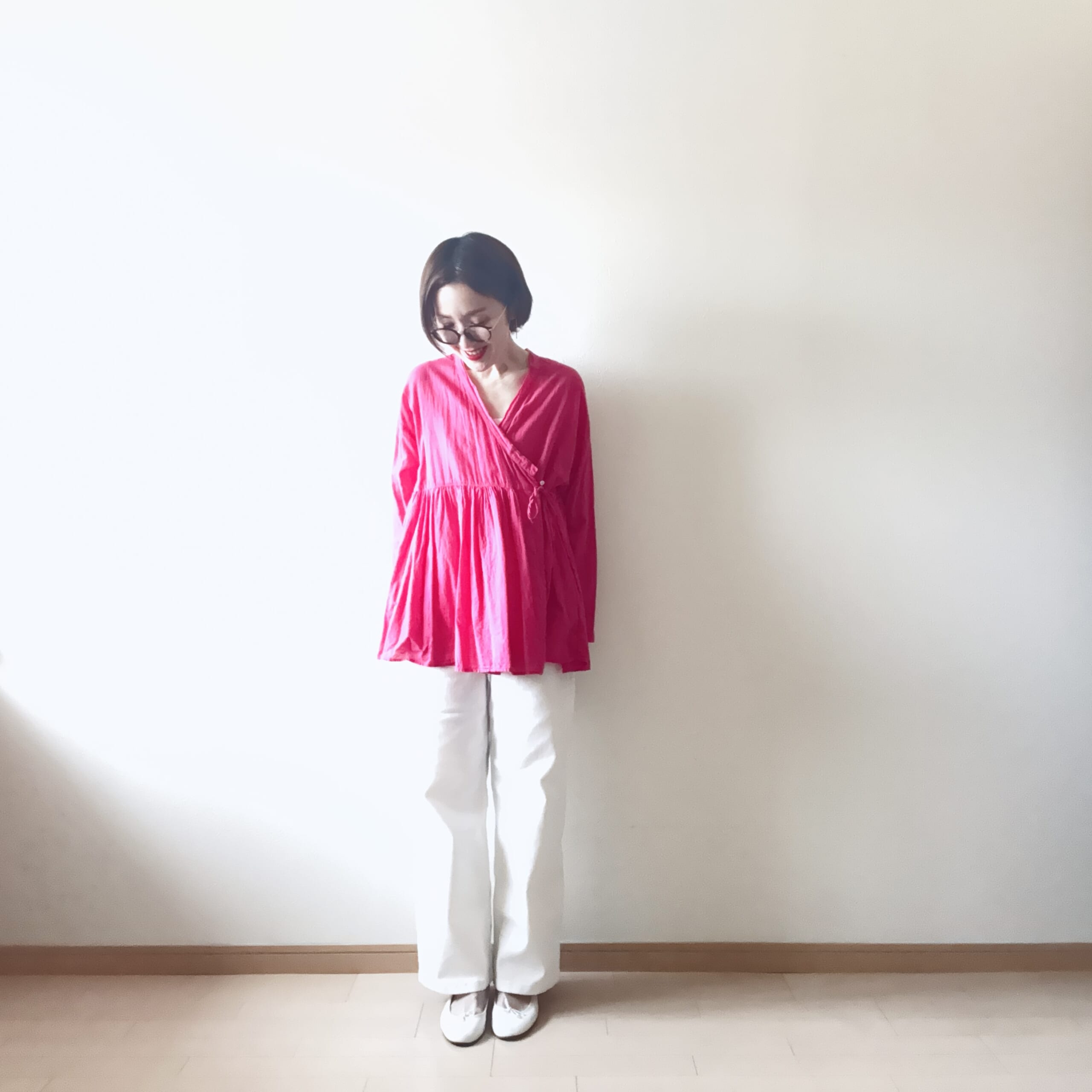 Hands of creation カシュクールブラウス
coca ムーヴデニムストレートパンツ ホワイト  Sサイズ　
Repettoバレエシューズ　身長156㎝　