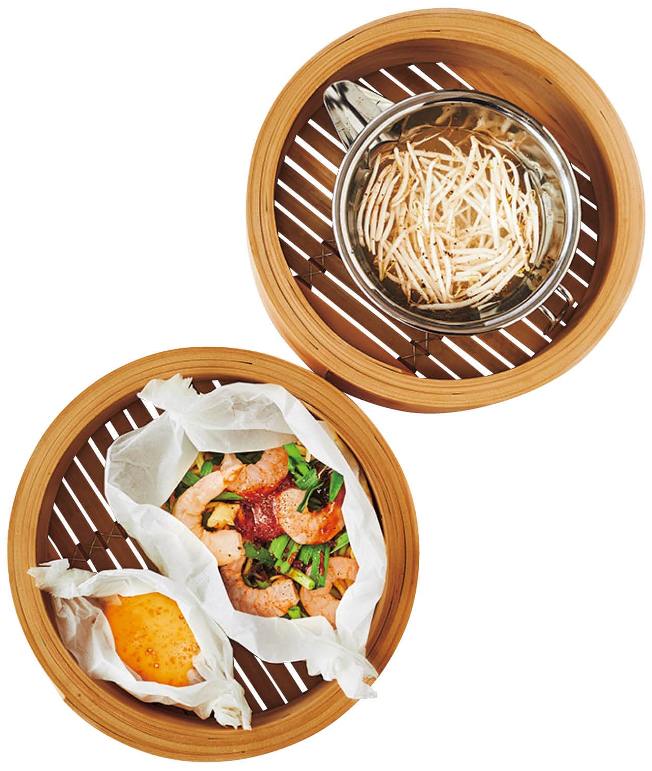 １段目に焼きそば、２段目にスープを重ねて