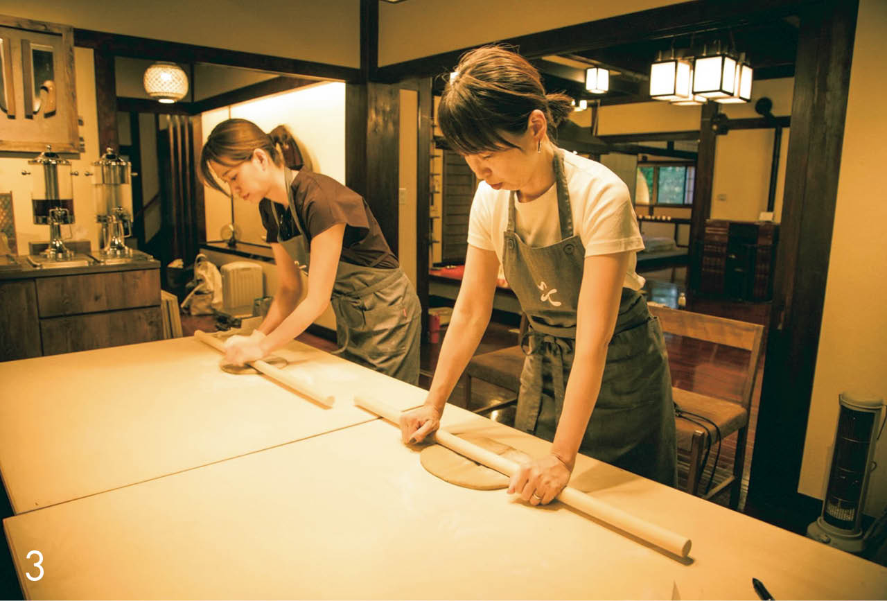 「職人の方が丁寧に指導してくださり、そば打ちの楽しさを知りました」