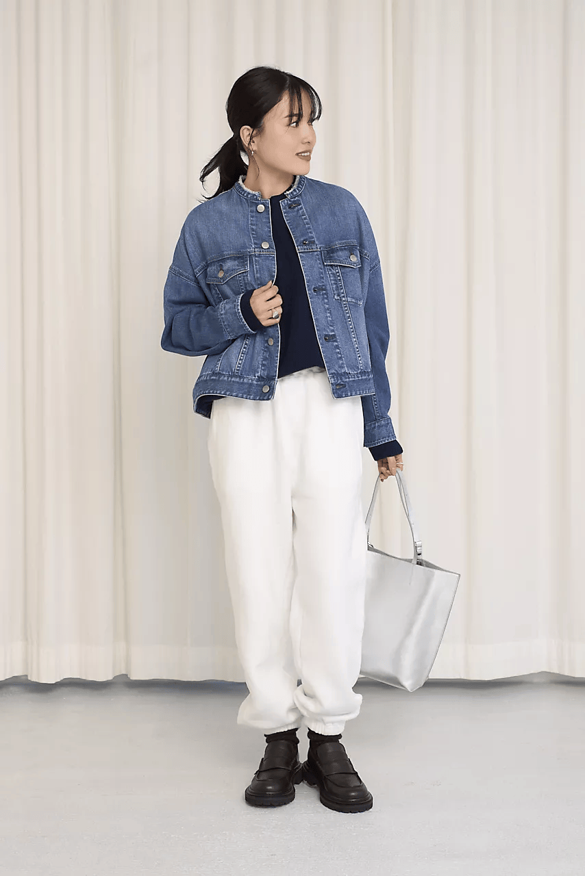 【ヘルシーデニム】「LEE別注 Short Cereal」×白スウェットパンツのコーデ