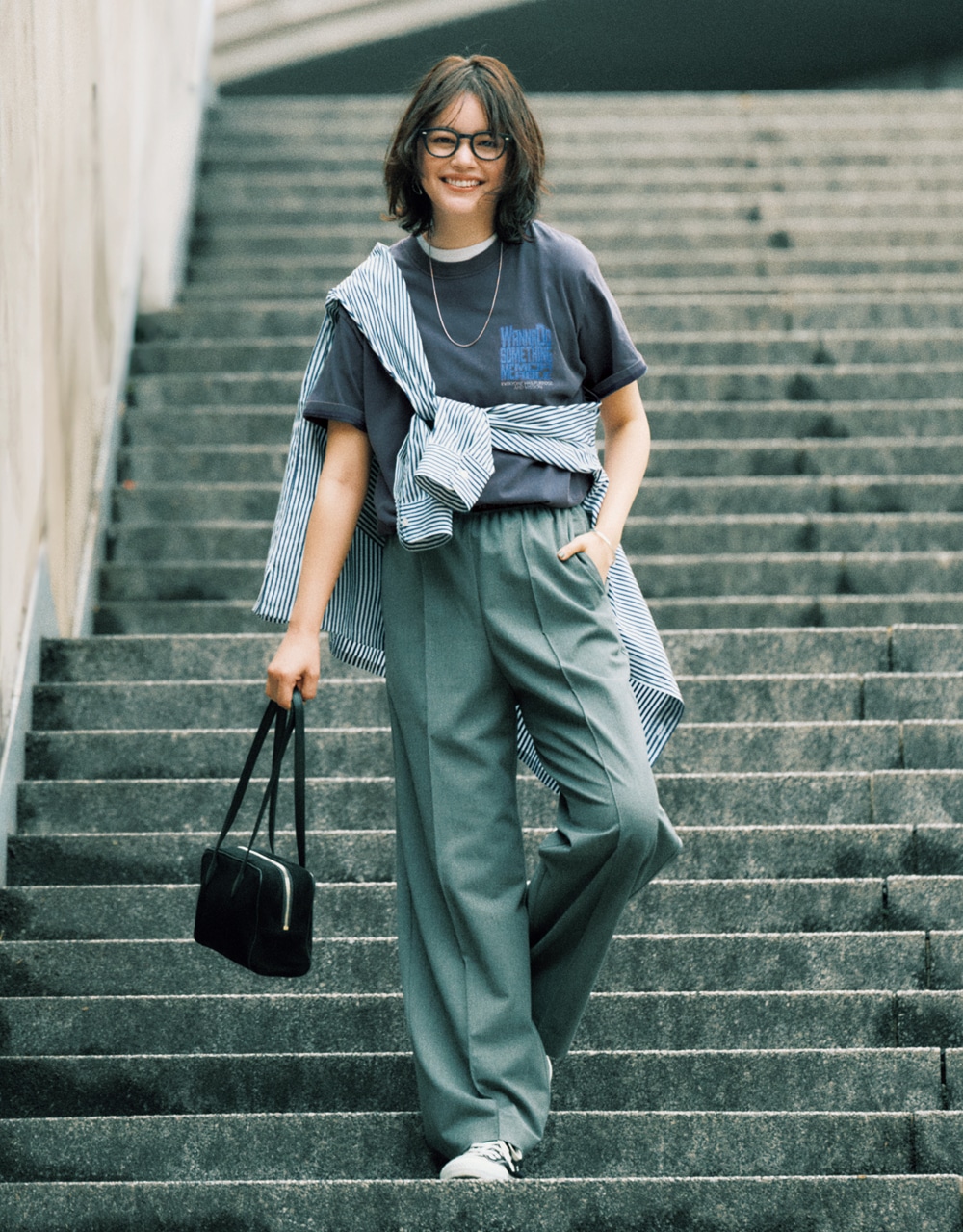 岸本セシルさん ロゴTシャツコーデ