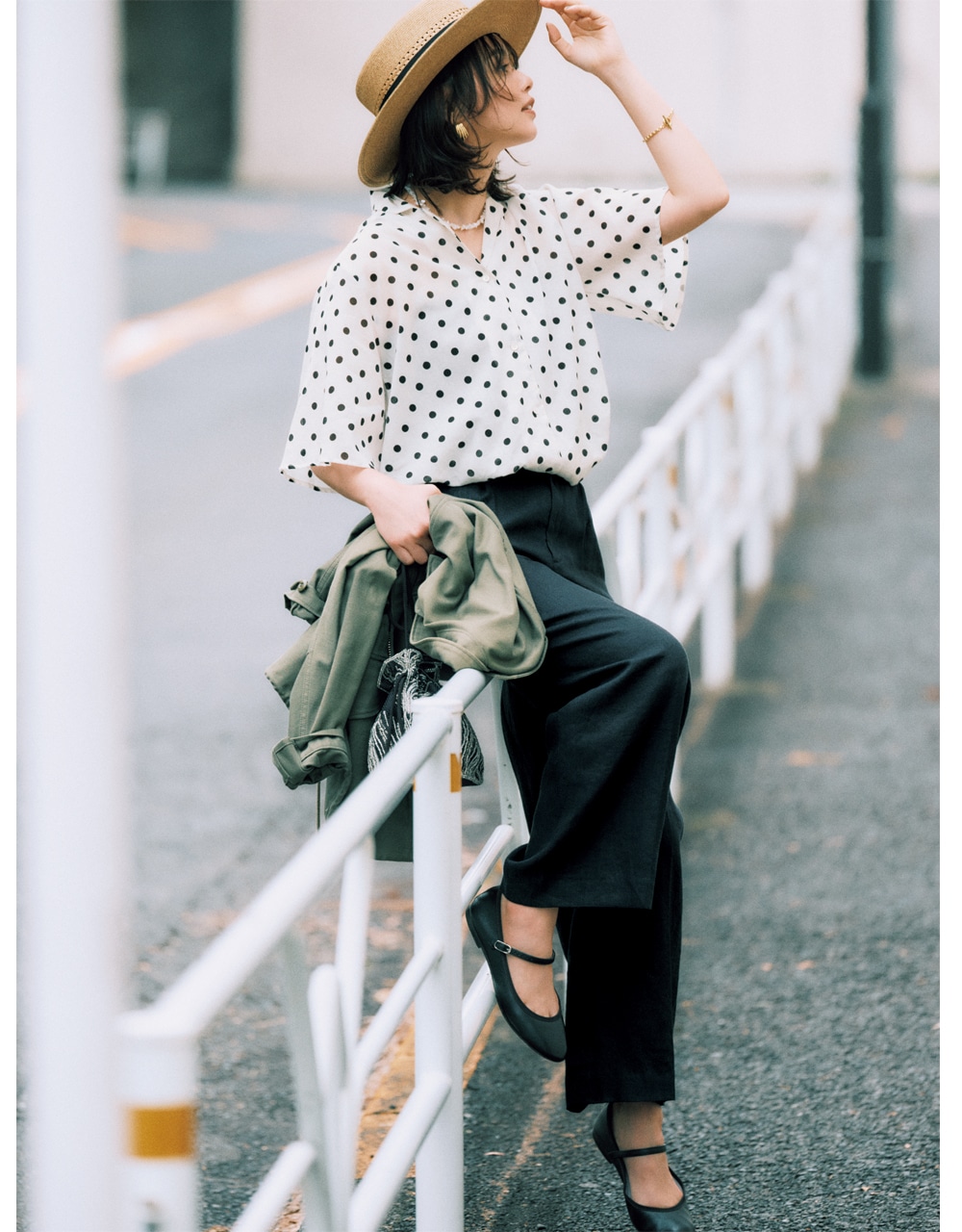 岸本セシルさん ドットブラウスコーデ