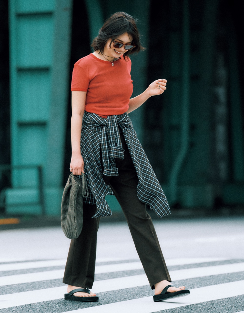 岸本セシルさん ロゴTシャツコーデ