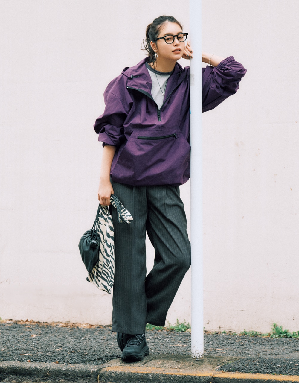 岸本セシルさん シャカシャカアノラックコーデ