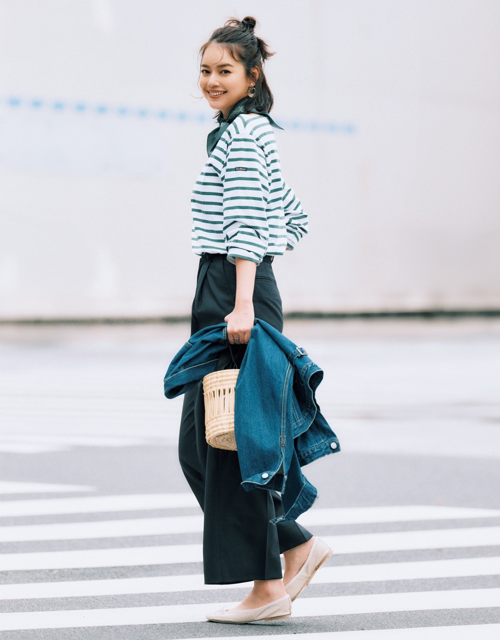岸本セシルさん カラーボーダーコーデ