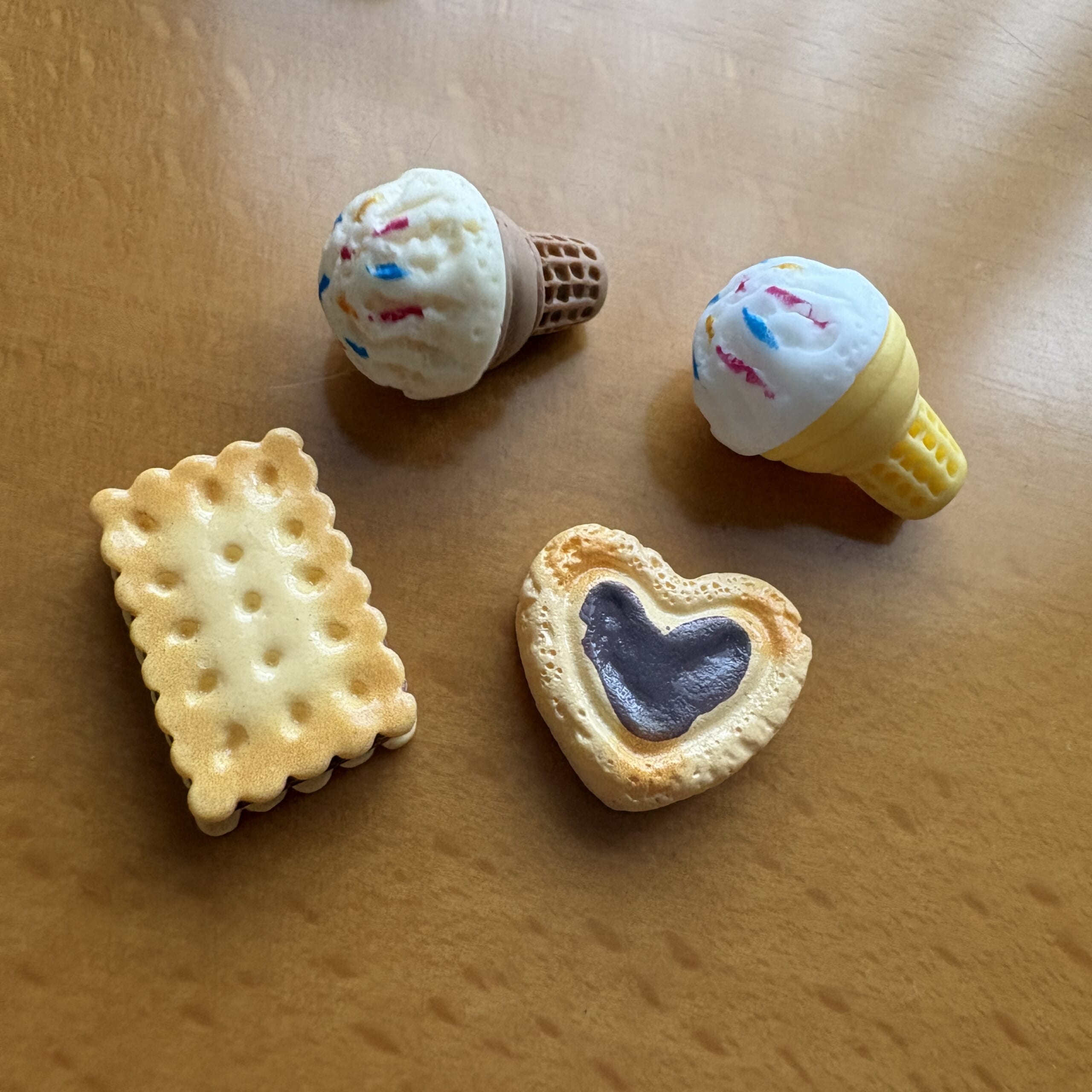 セリア　チャーム　デコパーツ　100均　アイス