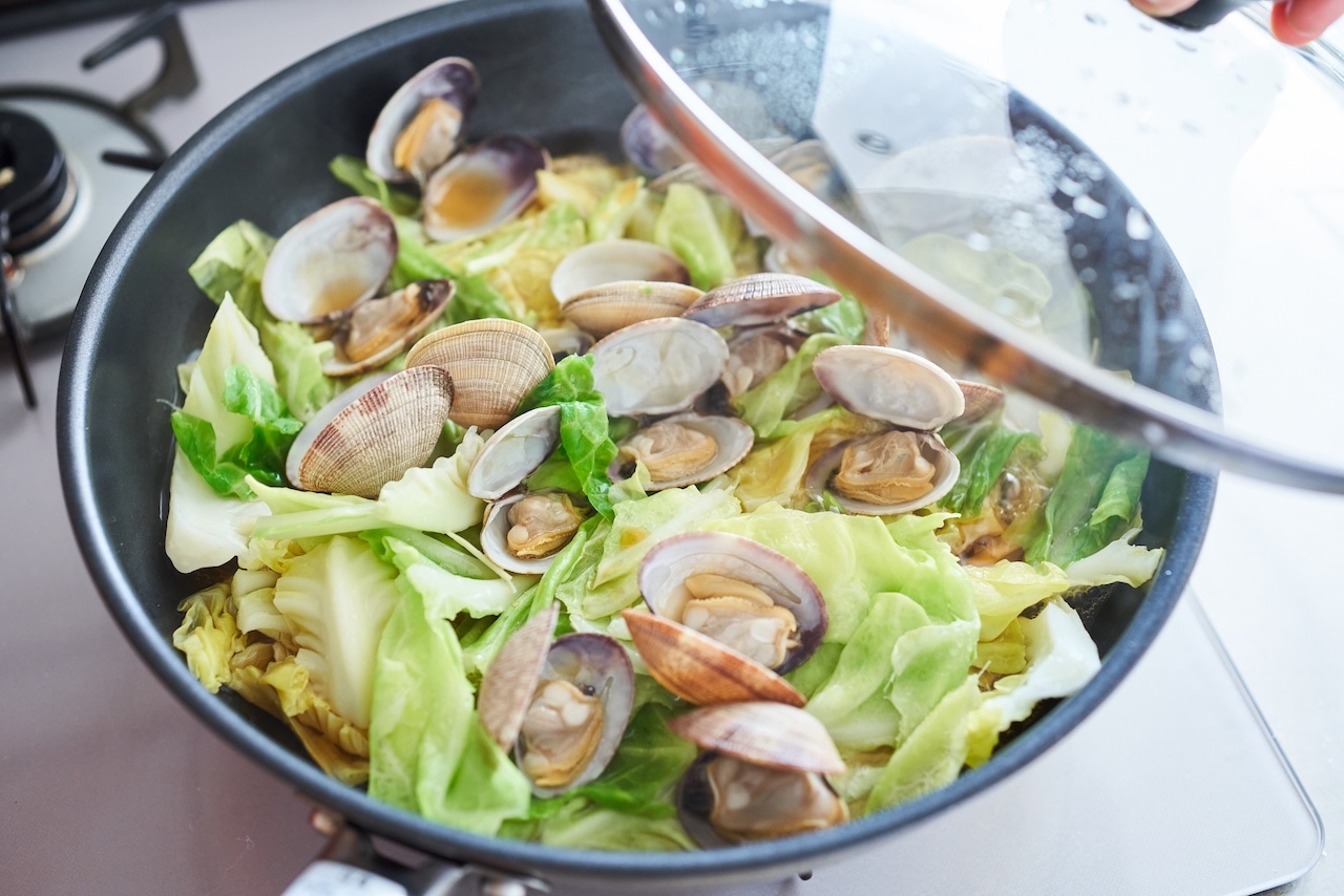 榎本美沙さん　春キャベツとあさりの酒蒸し