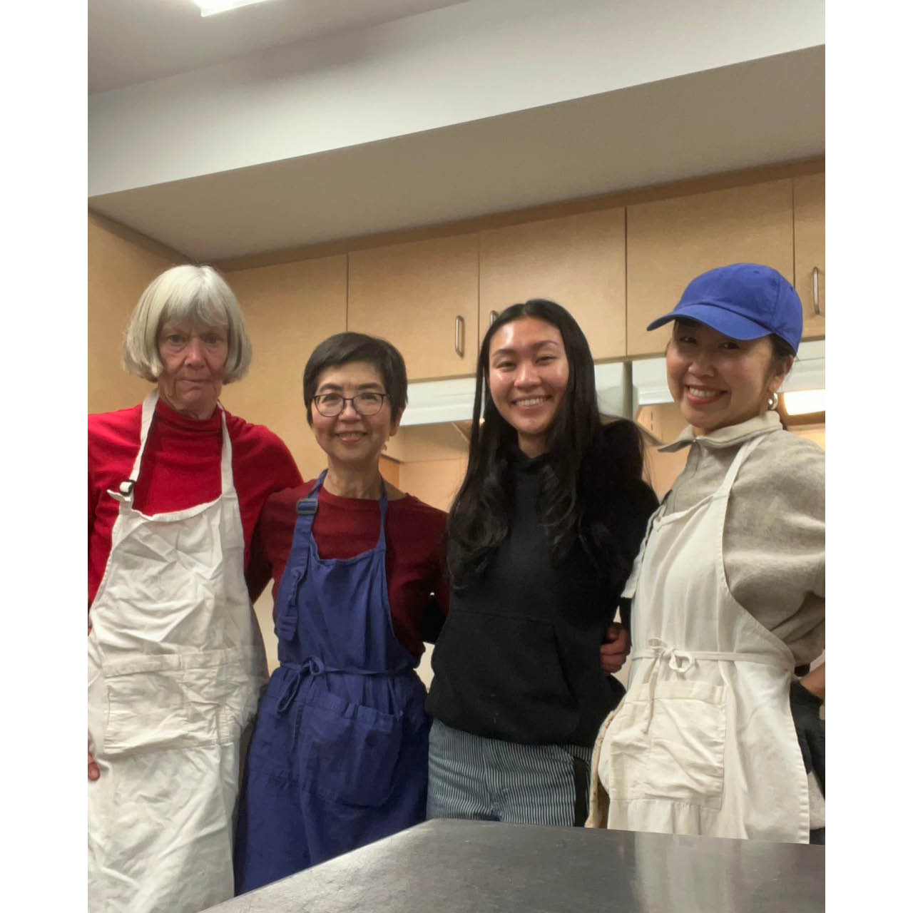 ボランティア活動で、現地のスタッフの皆さんと。