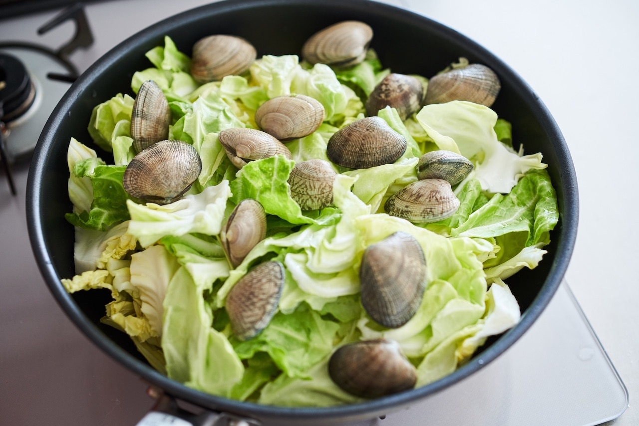 榎本美沙さん　春キャベツとあさりの酒蒸し