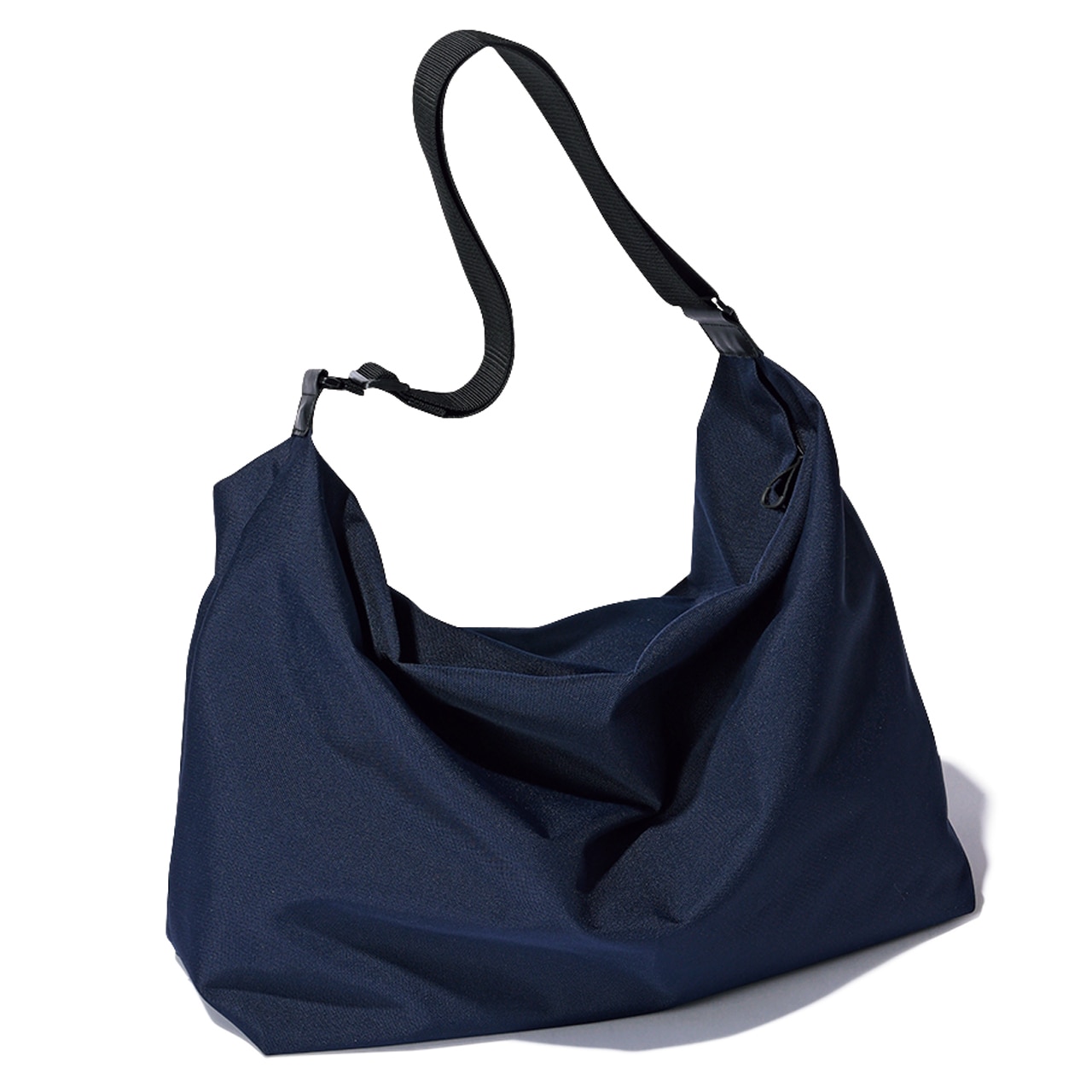 【Y（イレーヴ）】のシンプルボディバッグ