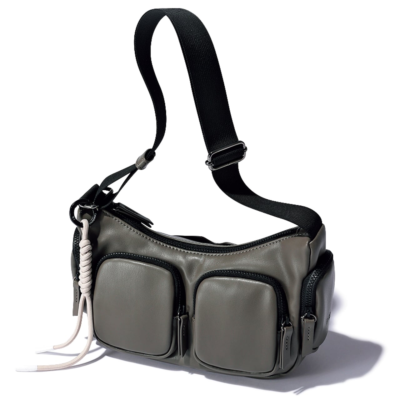 【F⁄CE.®（エフシーイー®）】のシンプルボディバッグ