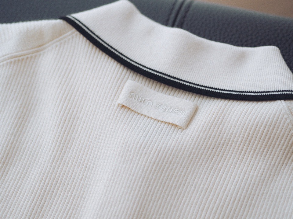 ドッキングワンピのトプスの後ろ側