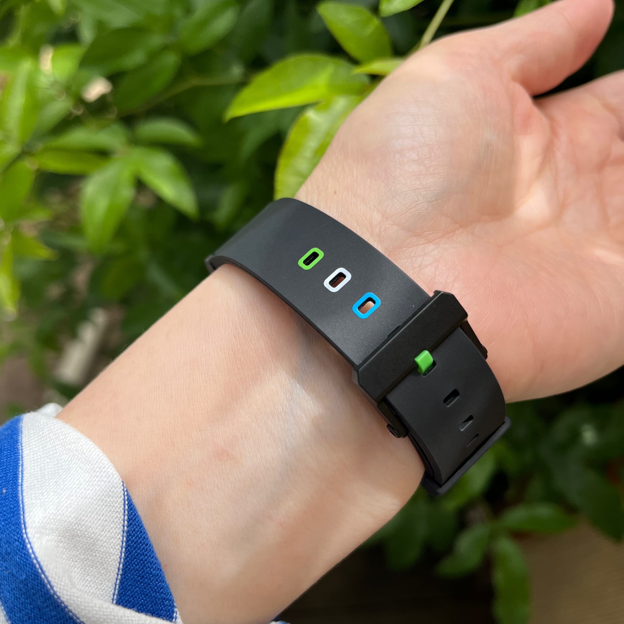 ファミマ・コンビニエンスウェアの腕時計　着用