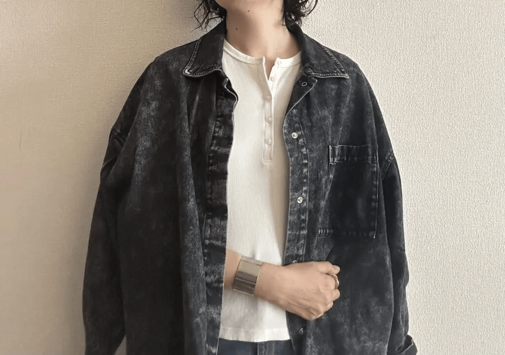 ユニクロ「リブヘンリーネックT/長袖」のコーデ　なっちんさん２