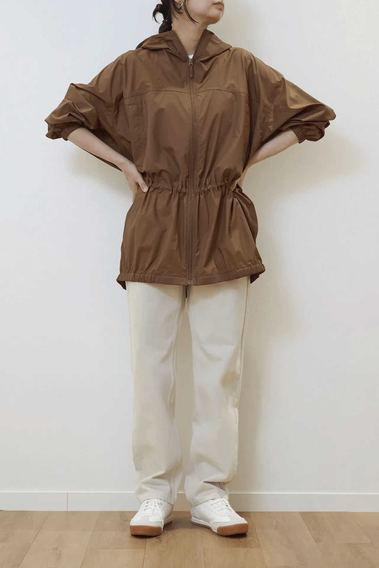 ユニクロ「UVカットシアーオーバーサイズパーカ」のコーデ　35 BROWN