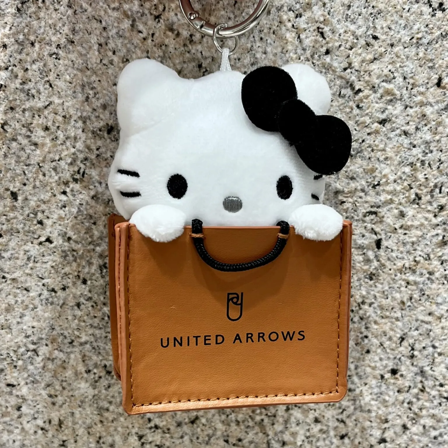 ユナイテッド アローズ「HELLO KITTY × UNITED ARROWS チャーム」ブラック