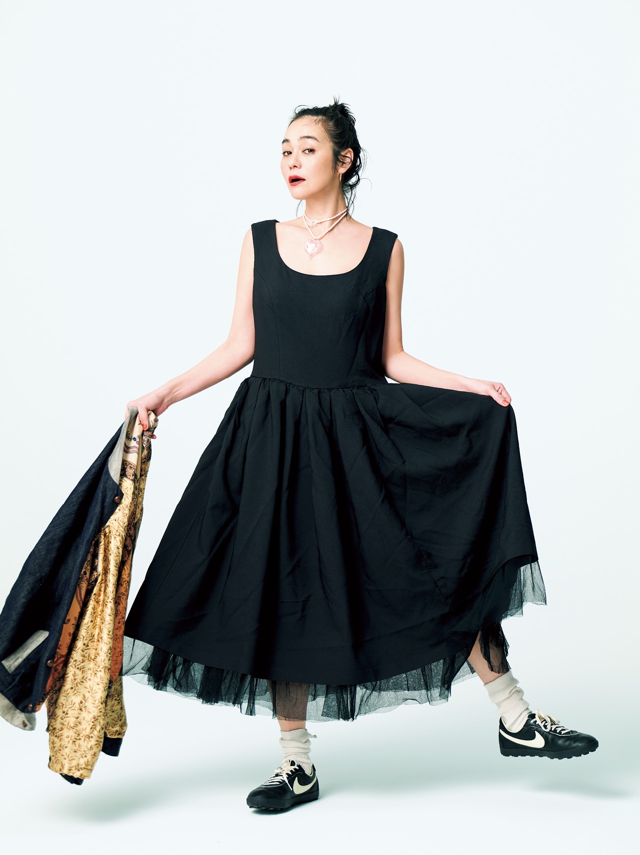 竹下玲奈さんのコム・デ・ギャルソンのリトルブラックドレスのコーデ