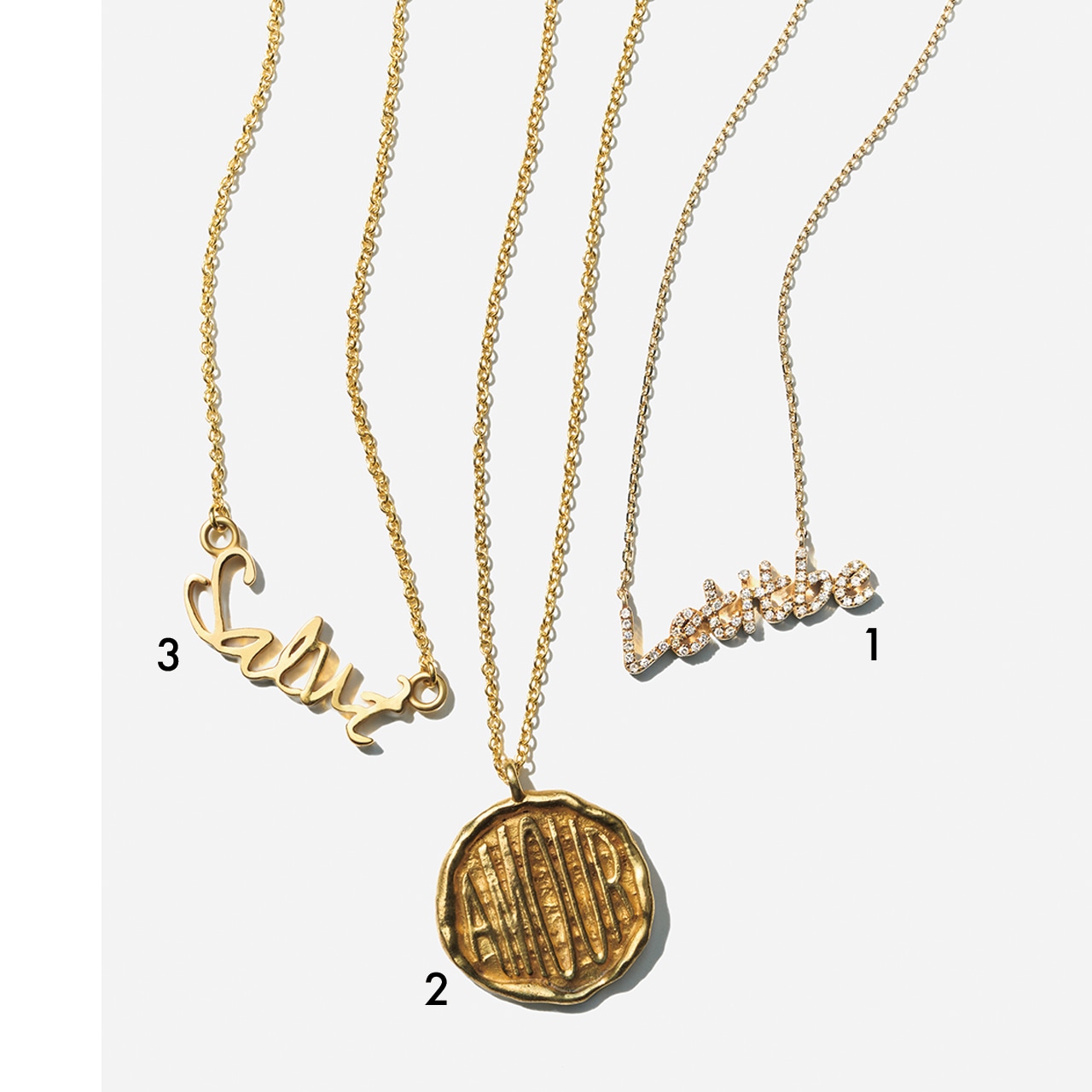 【イニシャルネックレス】小さくても存在感たっぷり。レタリングチャームを味方に