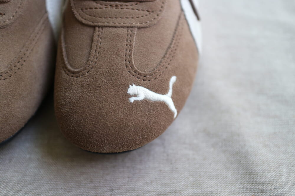 PUMA スニーカー